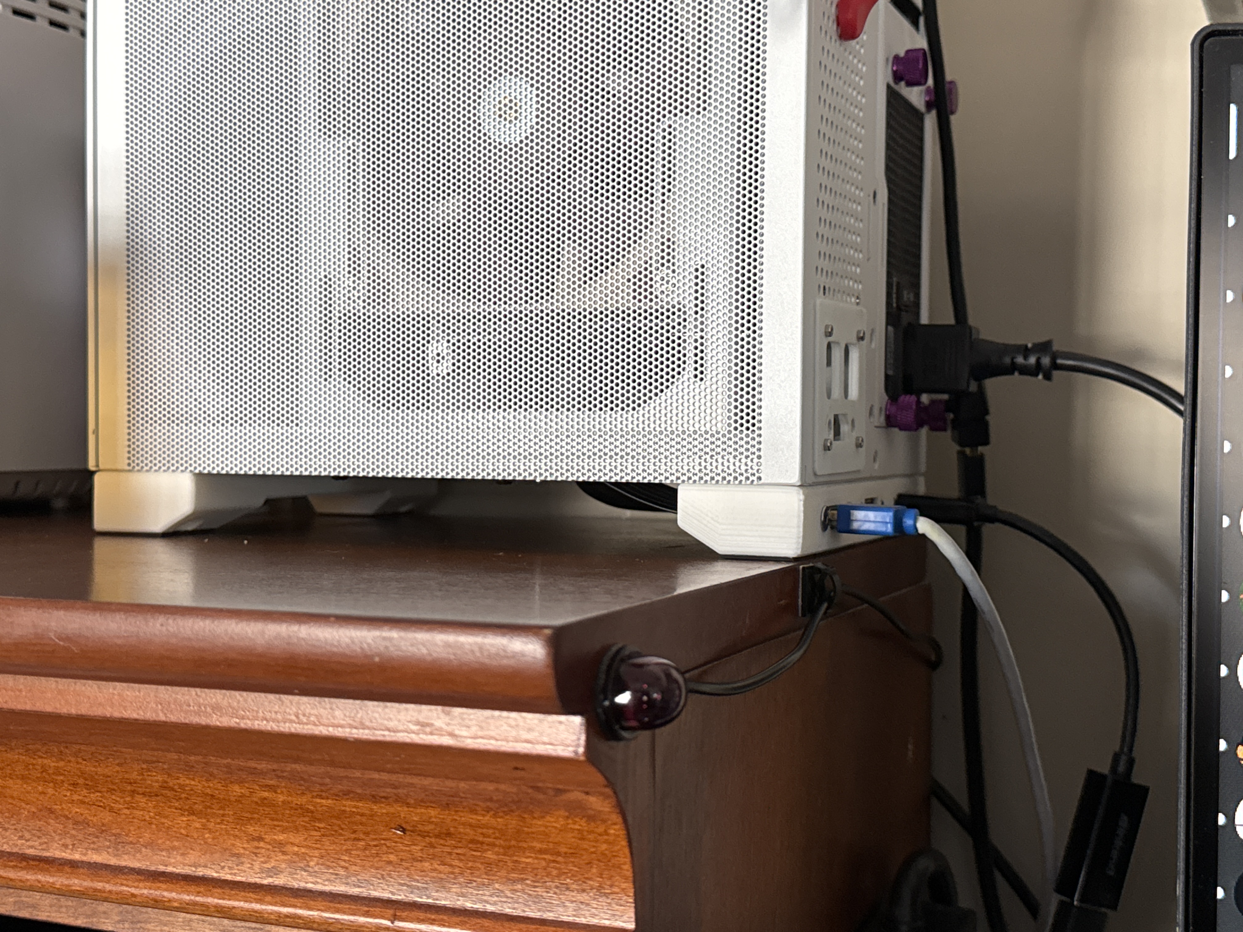 SSUPD Meshilicious - Displayport and HDMI Feet