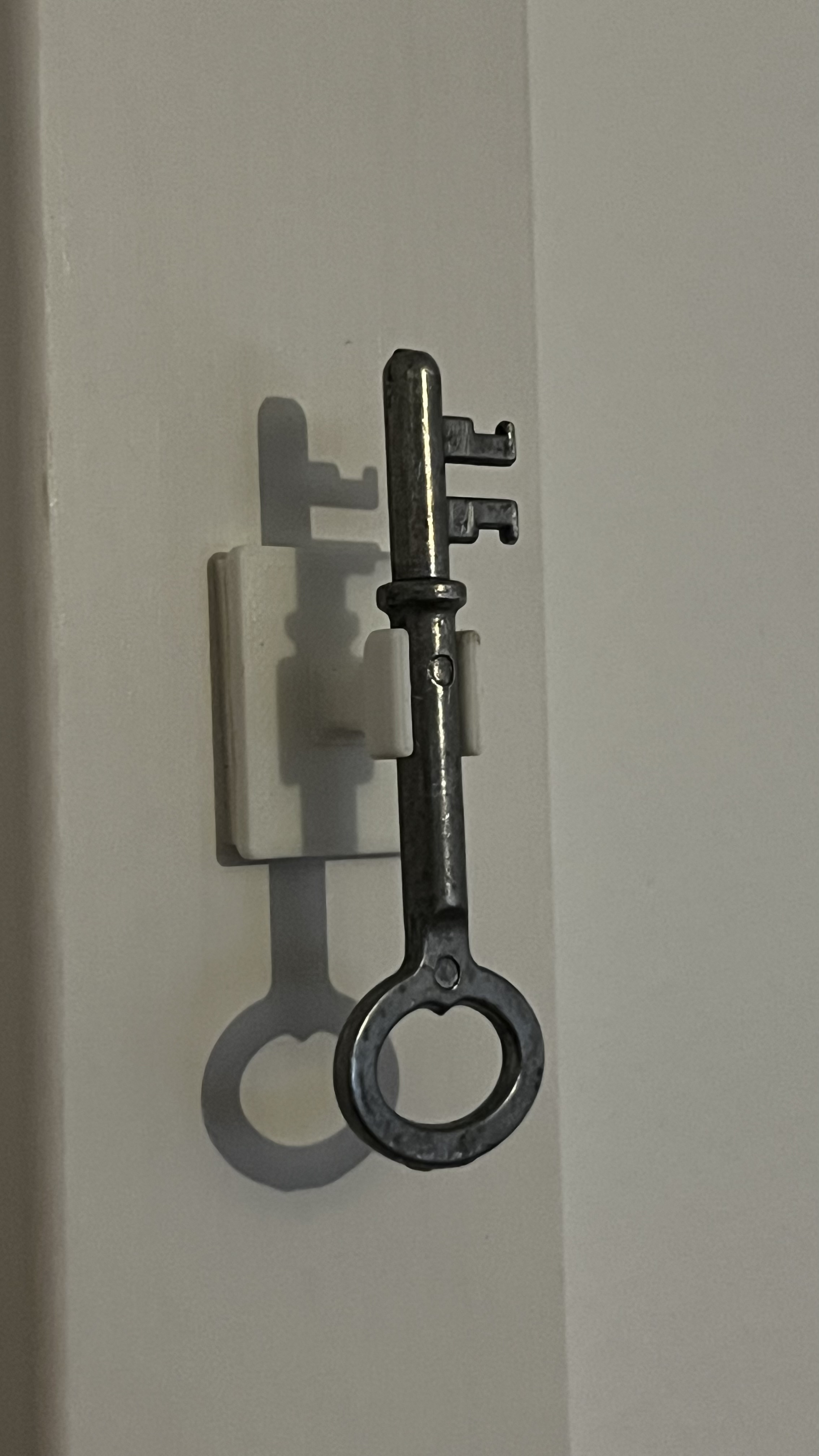 key holder for those round keys, for in house doors