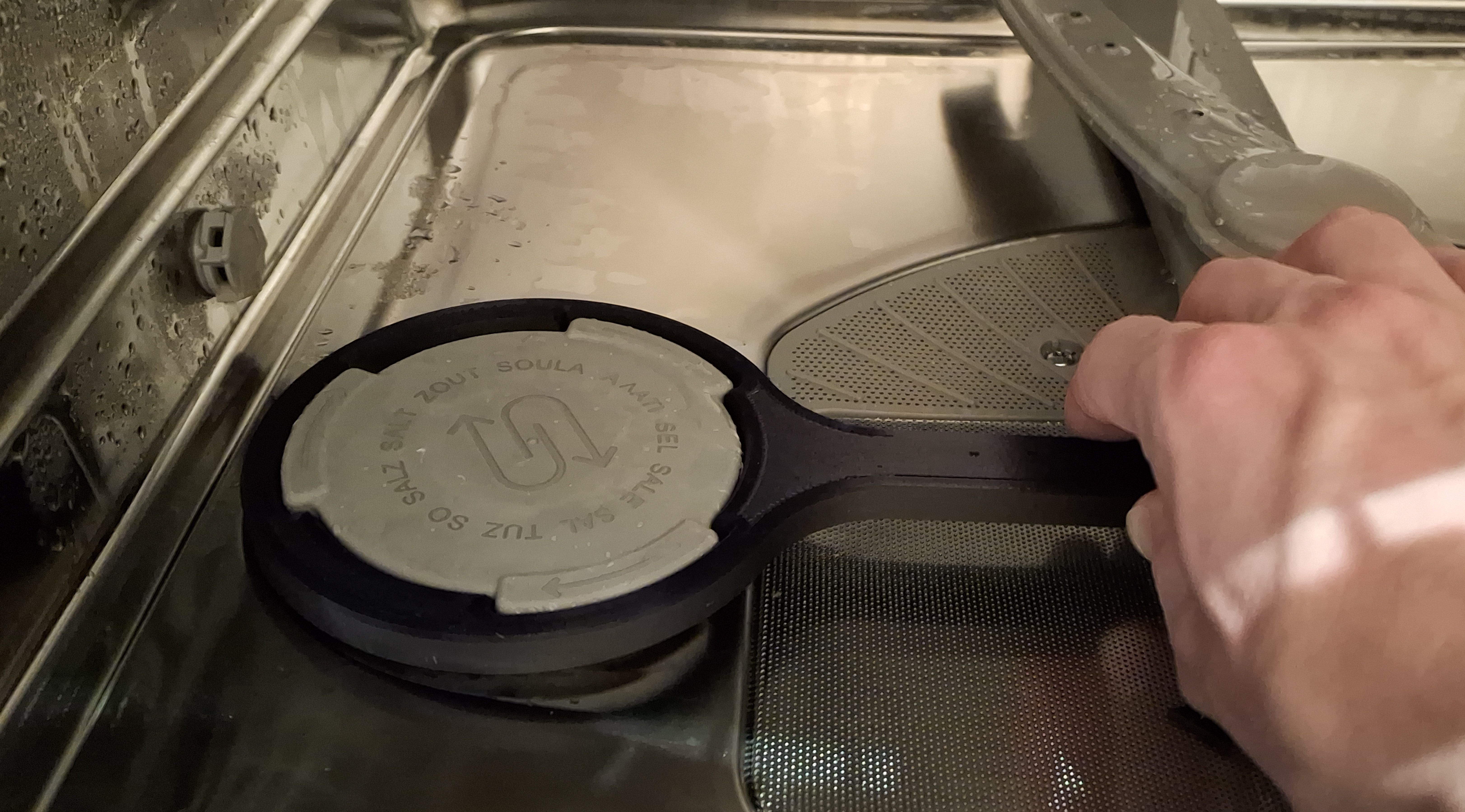 Spanner for dishwasher salt reservoir