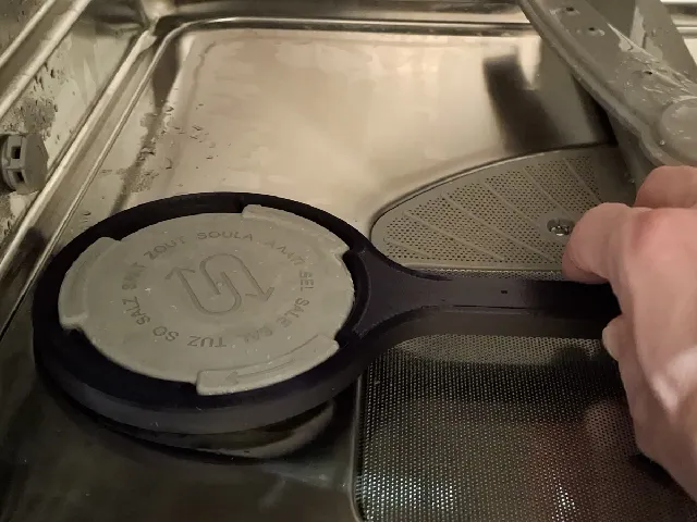 Spanner for dishwasher salt reservoir