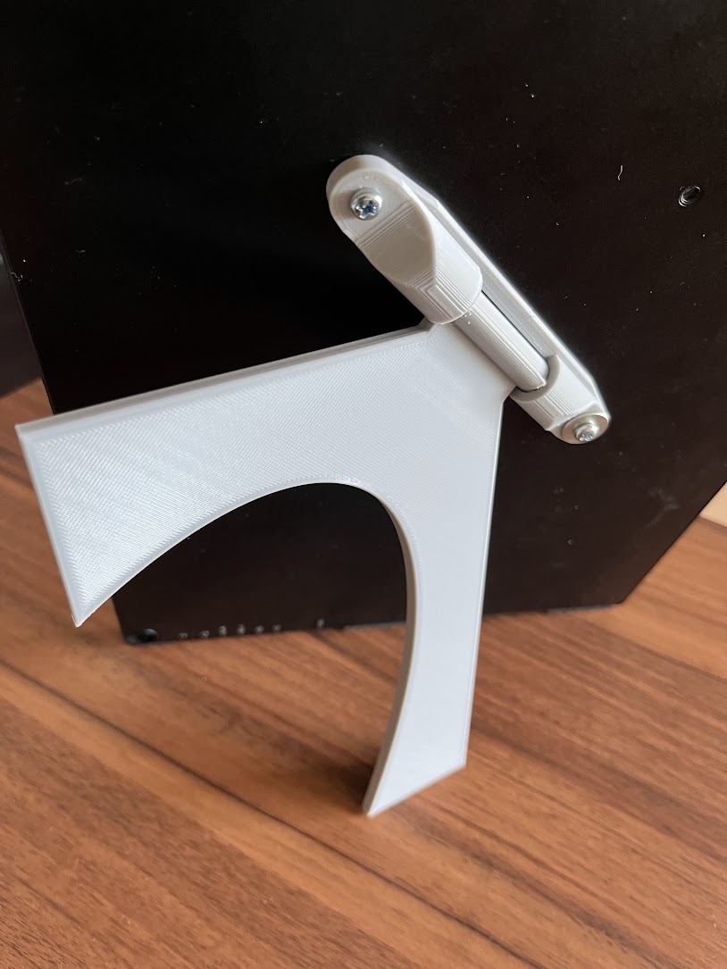 Portable monitor kickstand