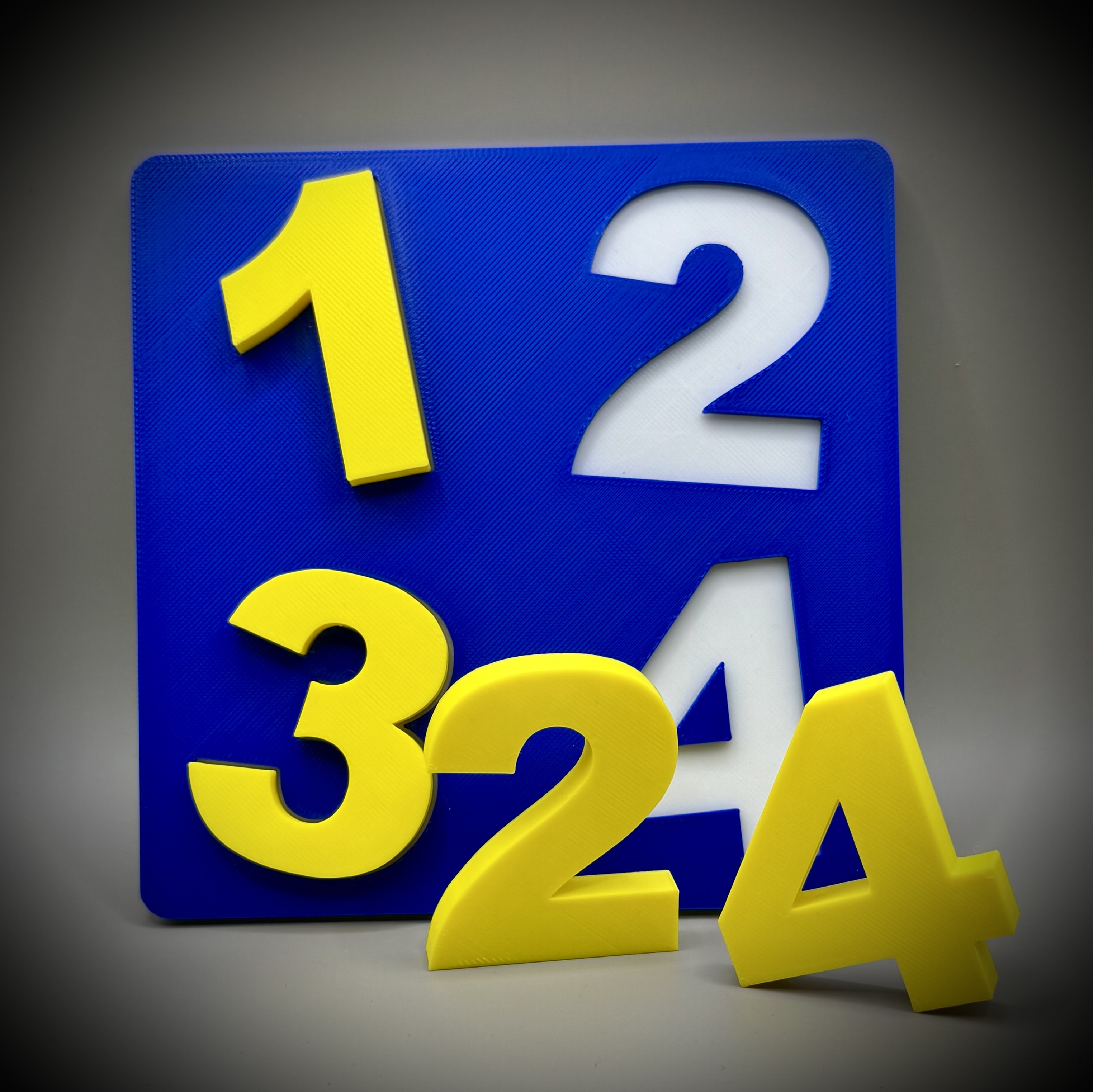 Number Puzzle - 14cm square board (numbers 1-4)