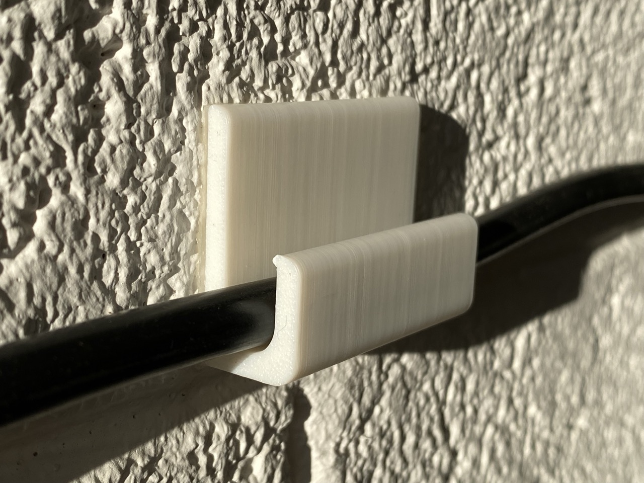 Parametric cable holder (FreeCAD)