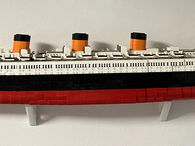 Wall mount for BlueBrixx Queen Mary 102500