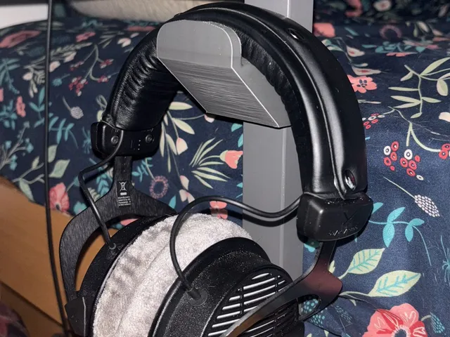 Headphone holder Tweak