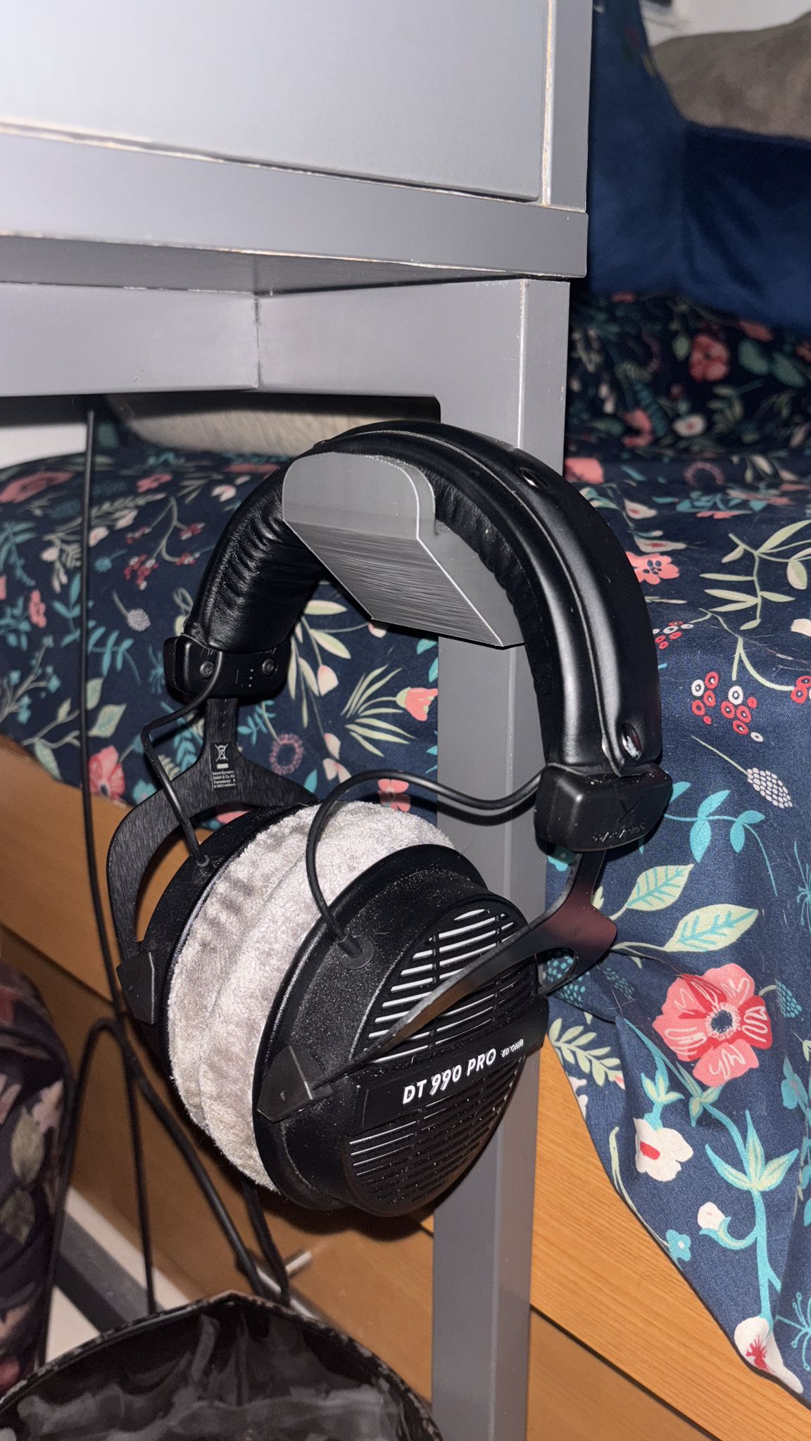 Headphone holder Tweak