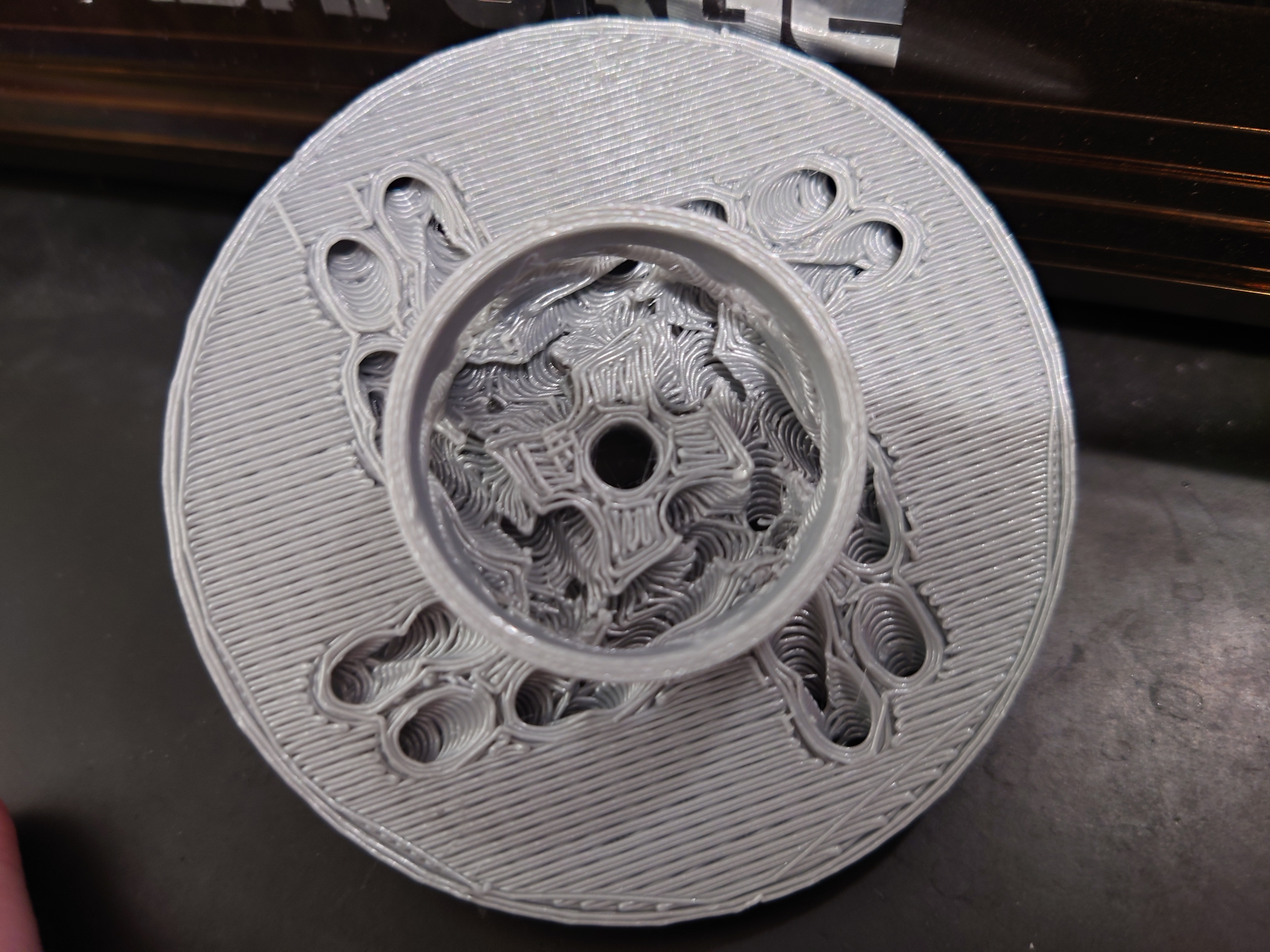 Miniatura 4 do modelo 3D Overengineered Vortex Drain Filter