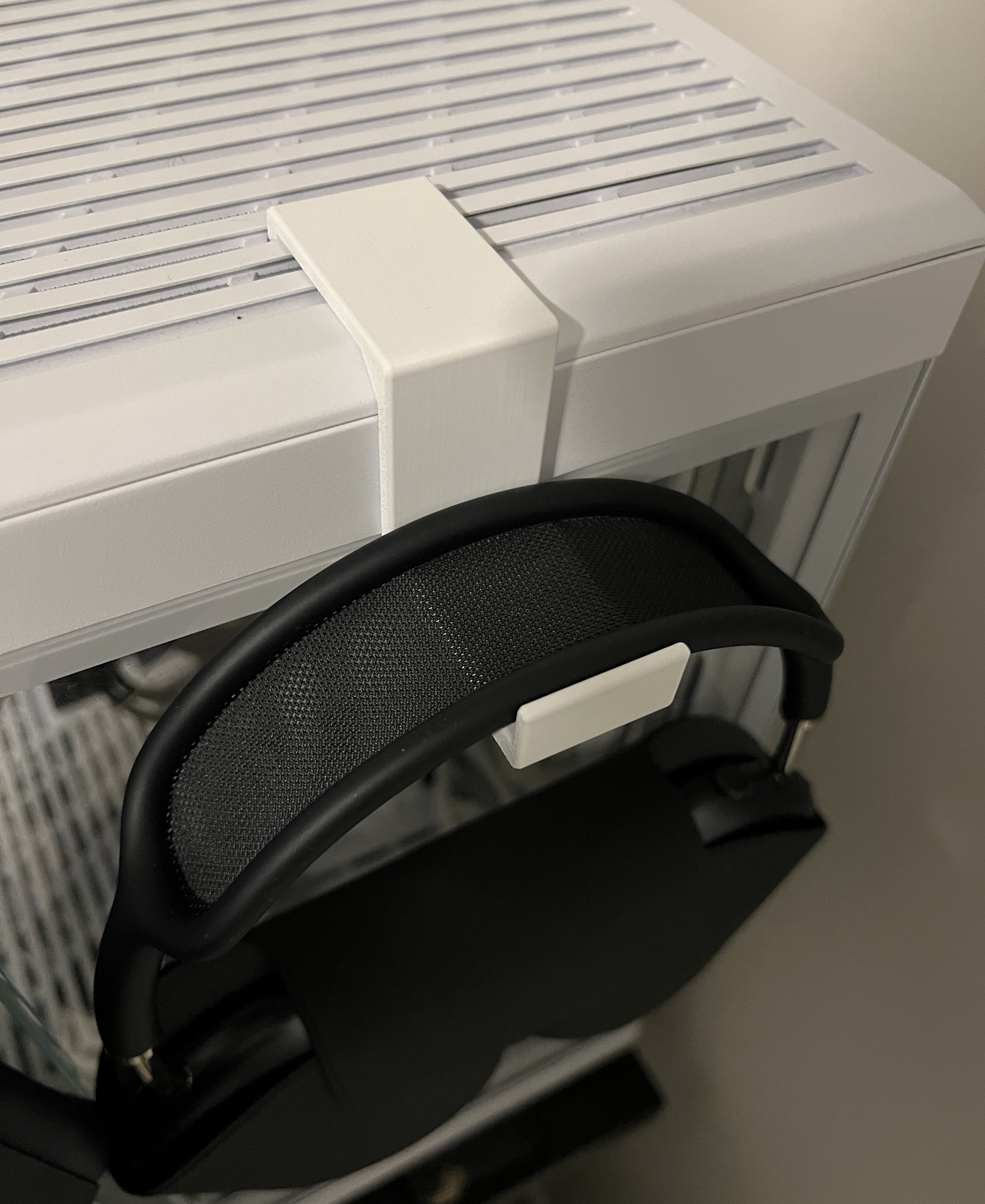 Hyte Y70 Headphone Holder