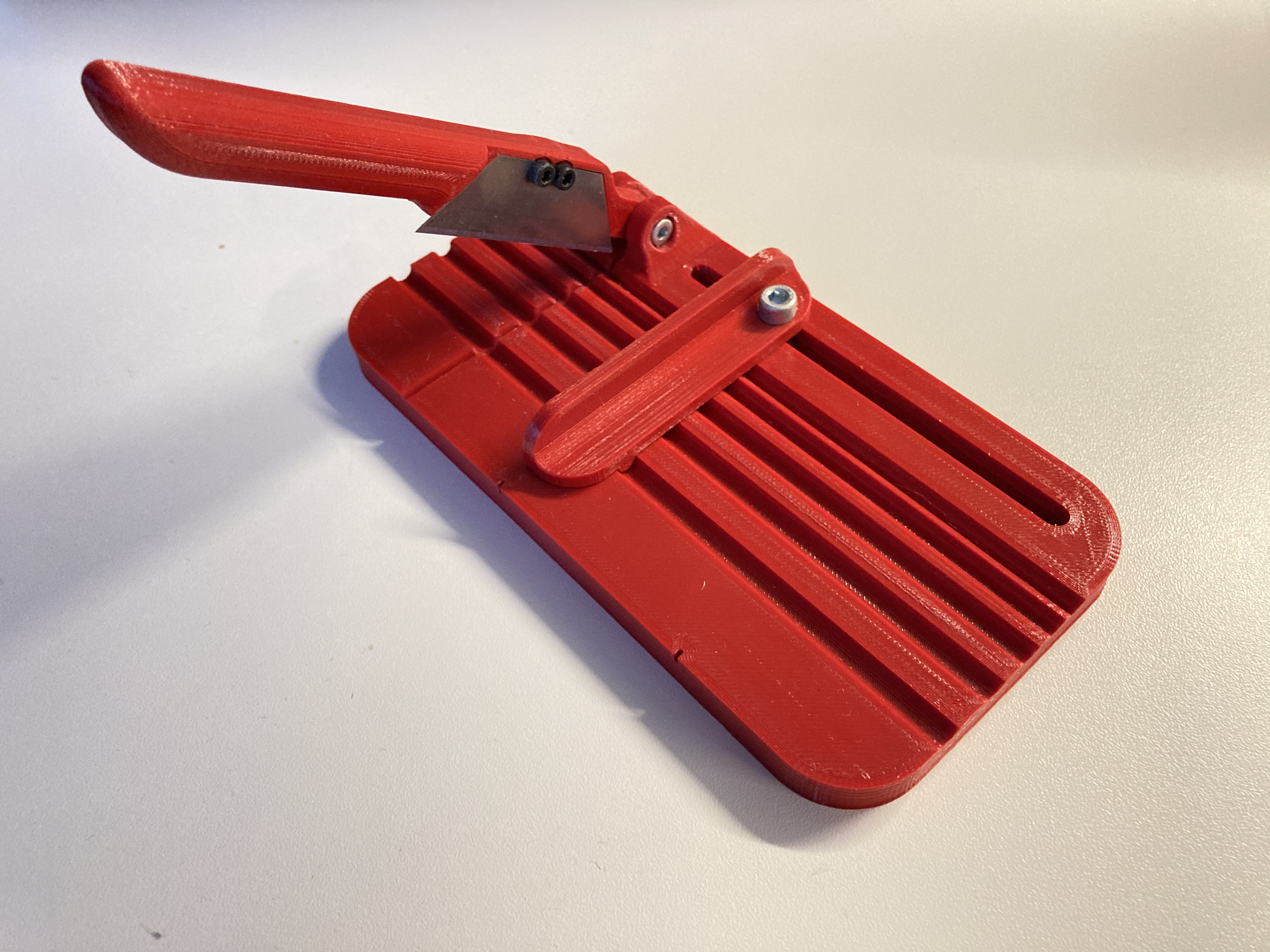 Adjustable wire lenght cutter