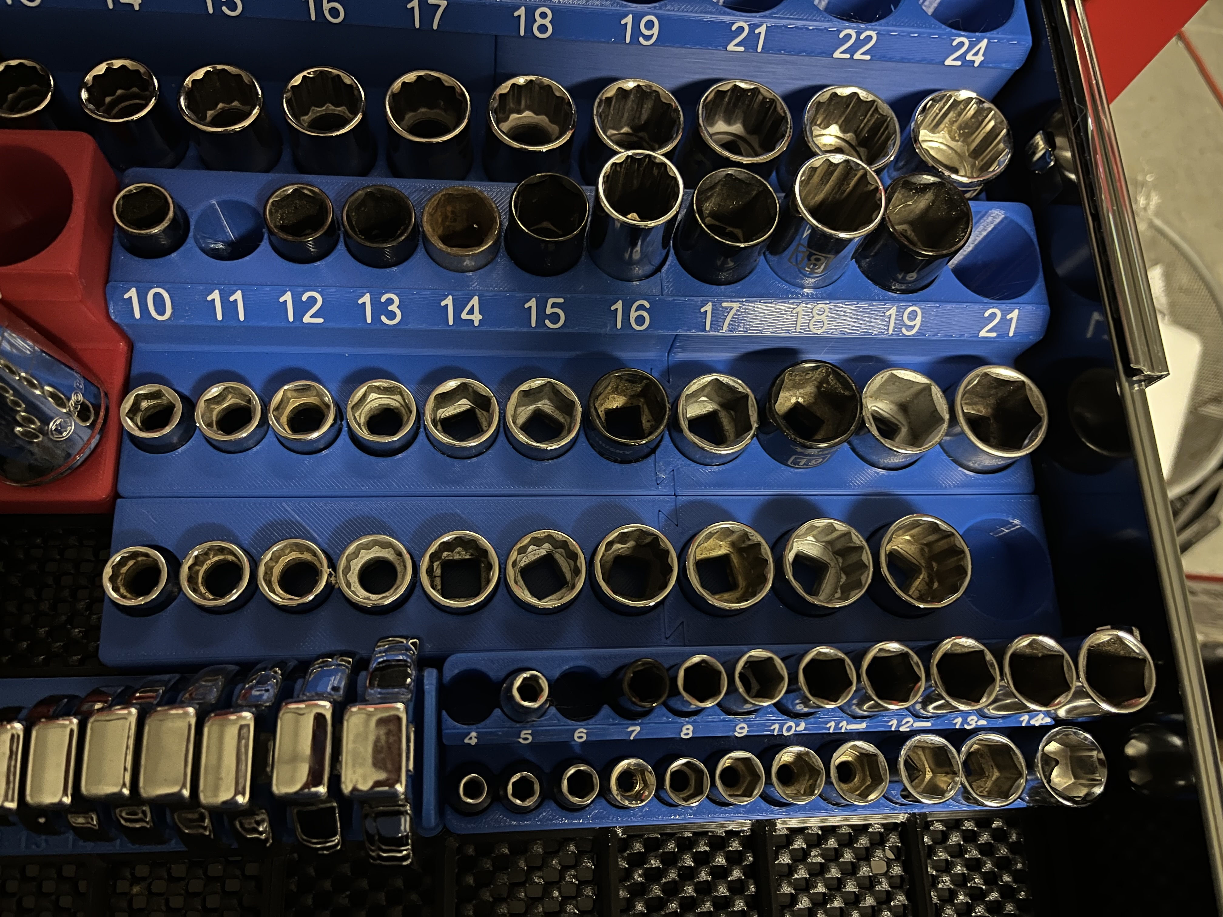 Gridfinity Space Efficient Socket Holder Piggybacks