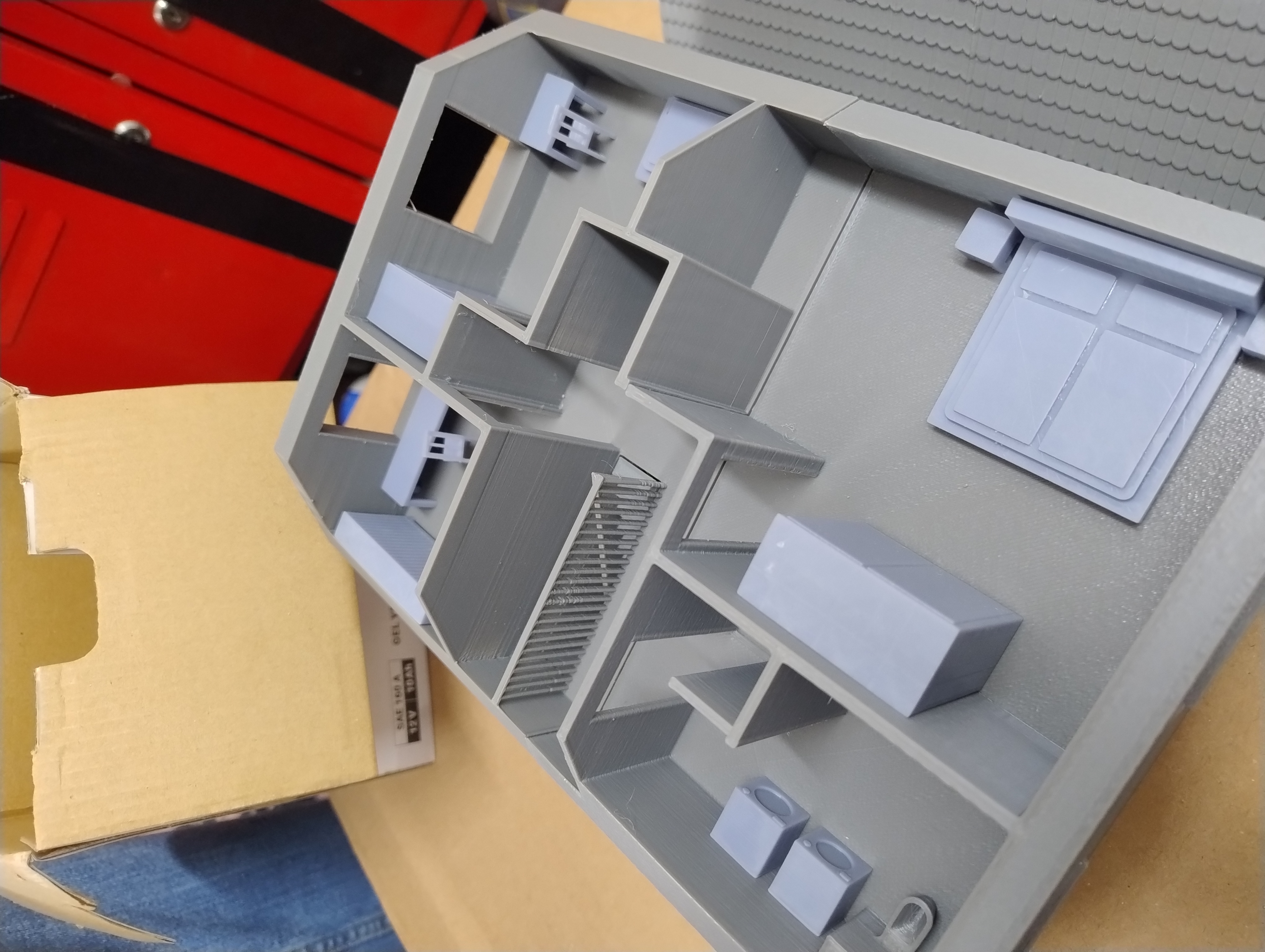 Modell Haus 1:100 Mit Fahrstuhlschacht für Rollstuhl — miniatura 2