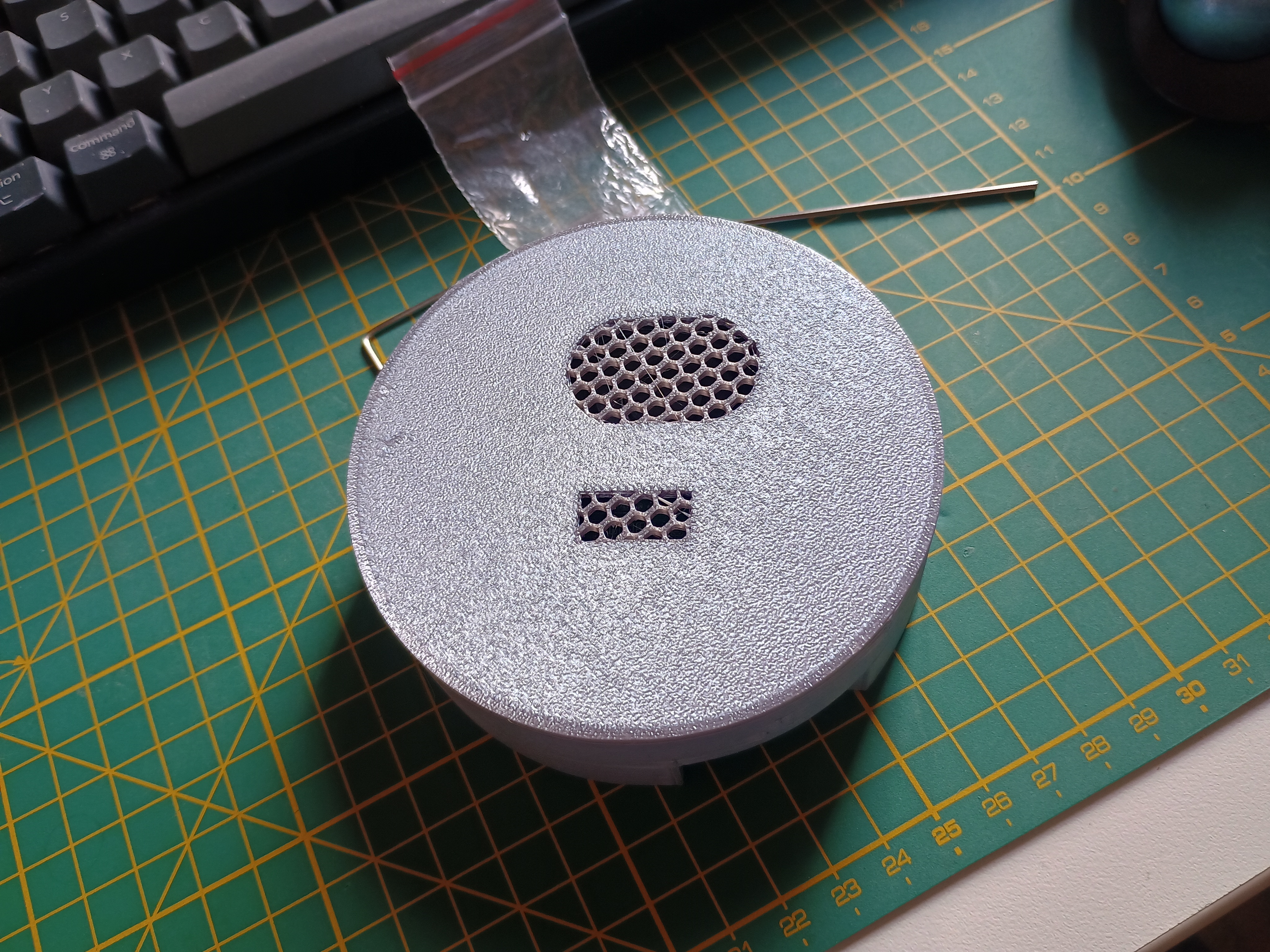 Rhasspy / Wyoming Satellite Round Case / PiZero 2W + ReSpeaker 2Mic + large speaker