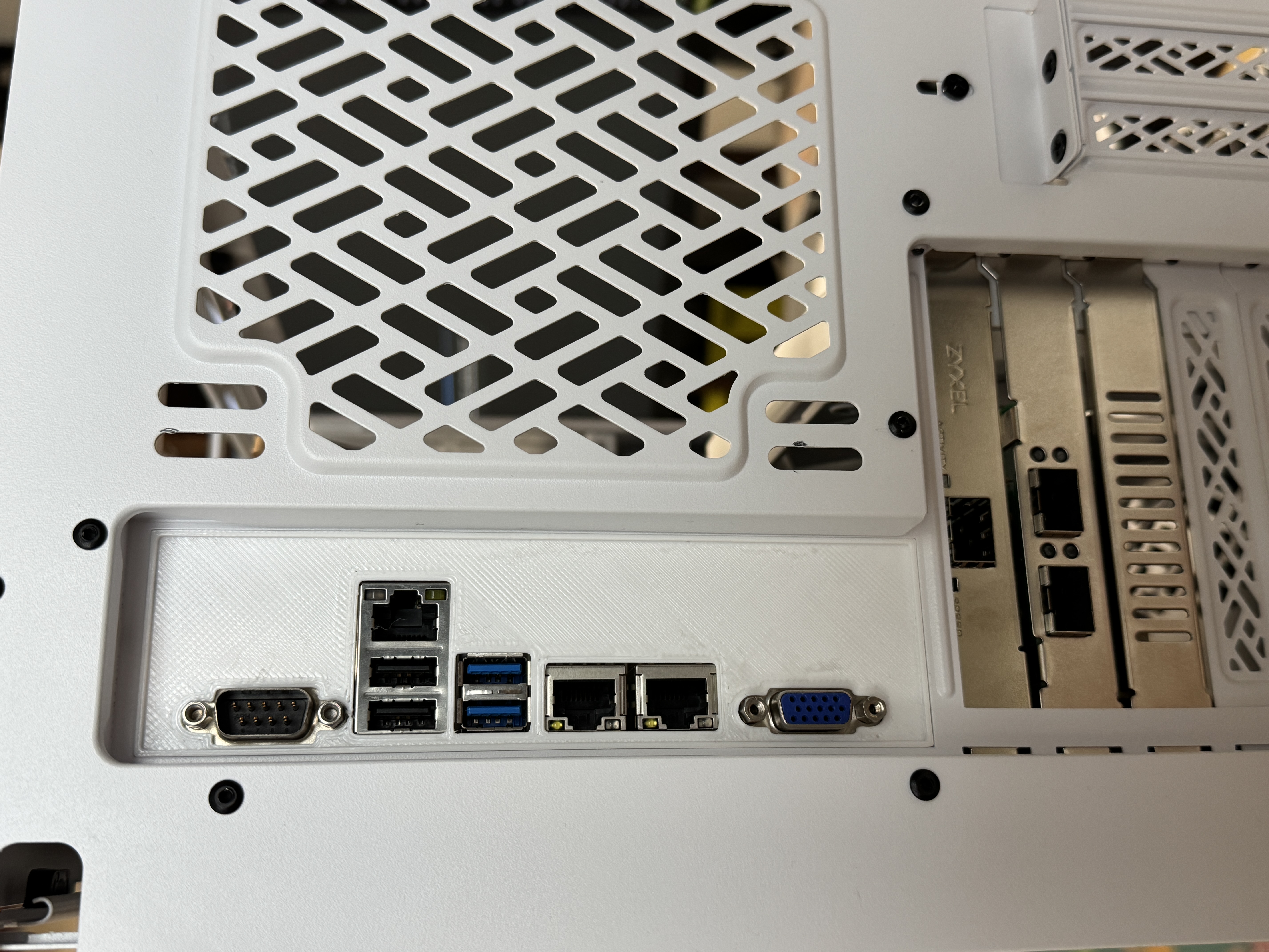 Supermicro X10SRH-CF backplate