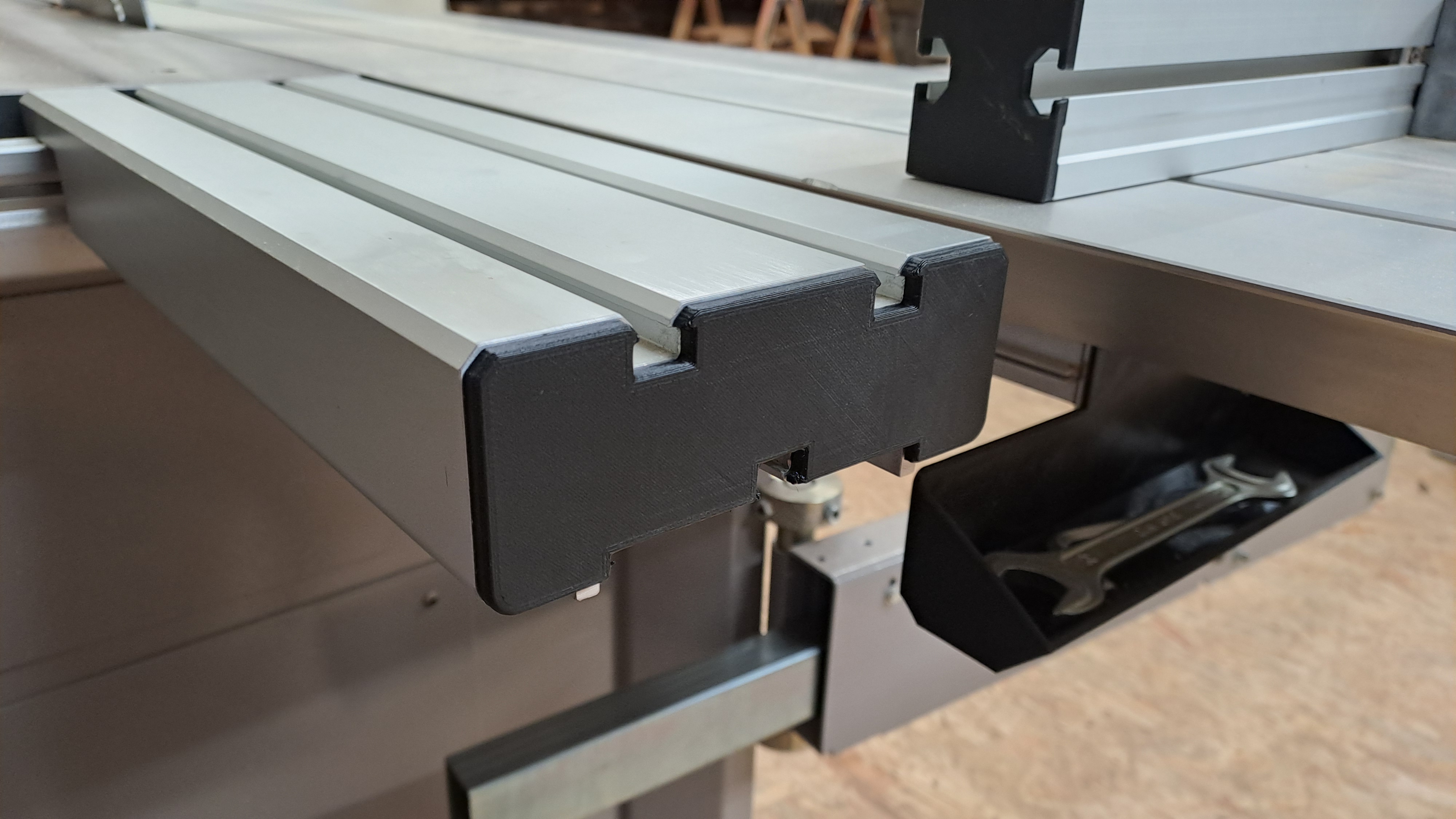 End Cap for Hammer Table Extension