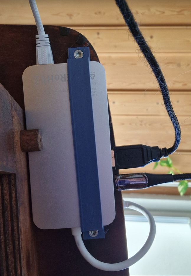 Mounting bracket for Desert West USB-C hub