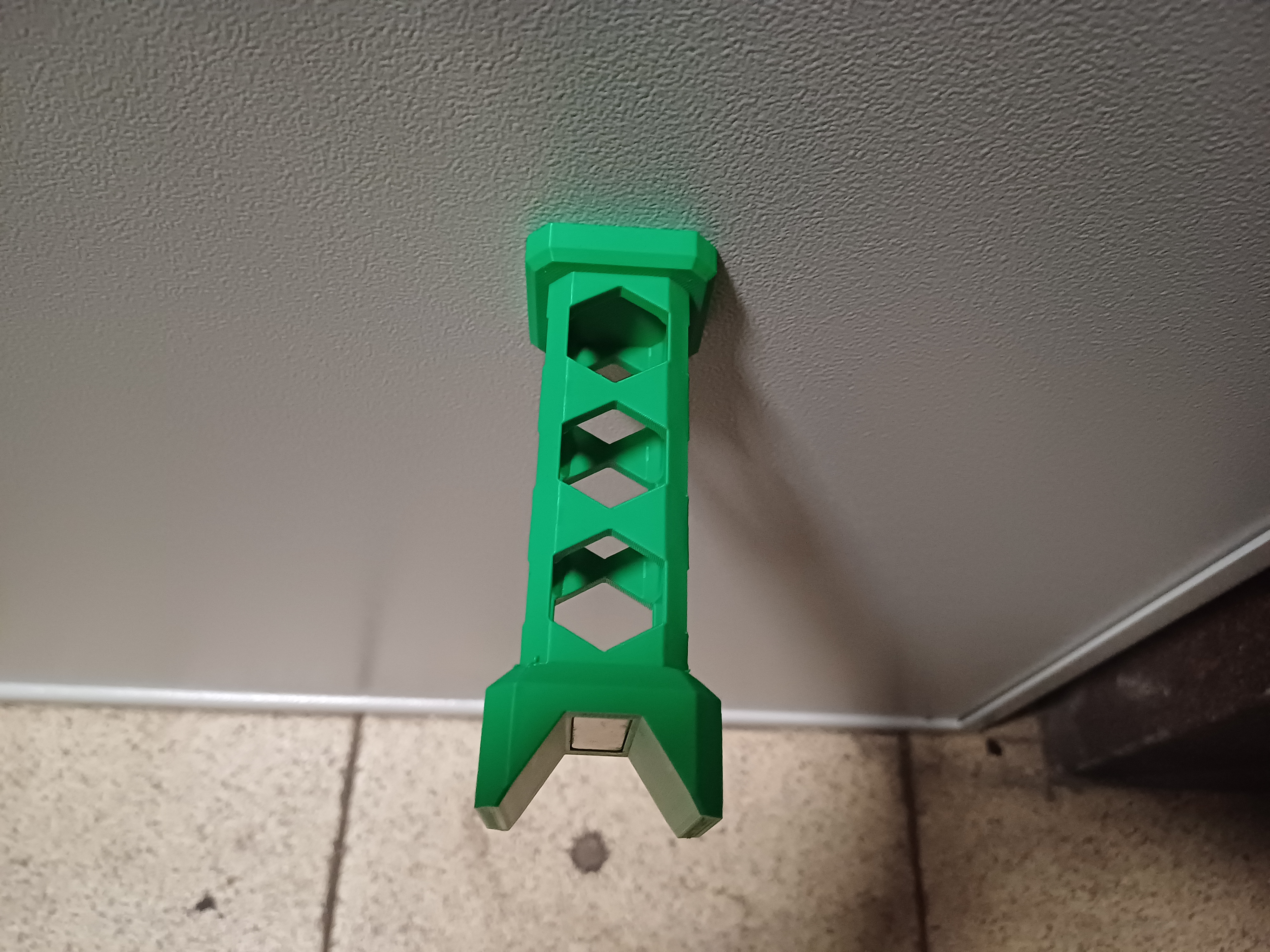 Magnetic rifle holder