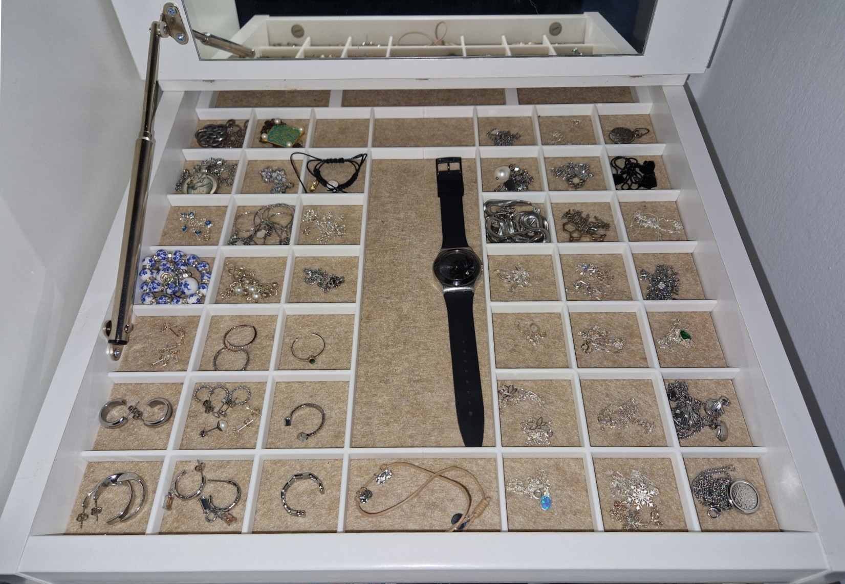 Jewelry organization inlay for IKEA MALM dressers