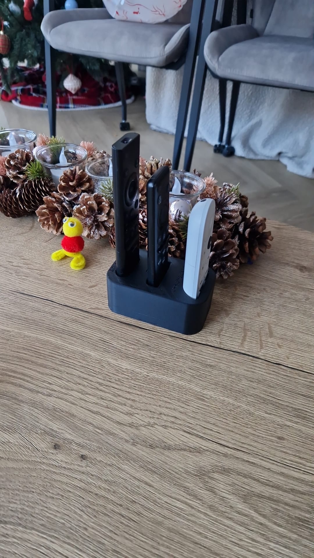 Samsung remote stand with google chromecast remote