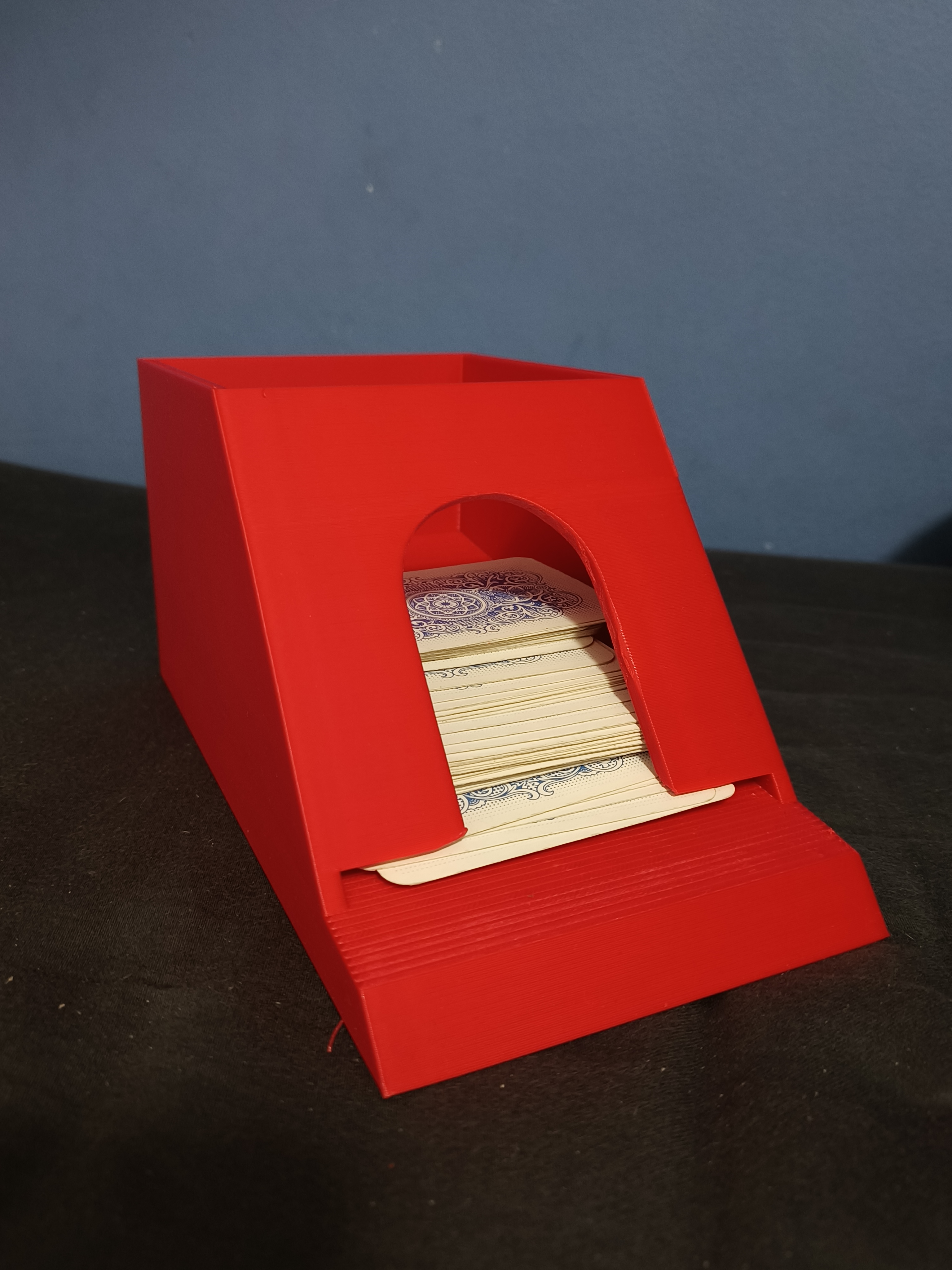 poker cards holder and dispenser