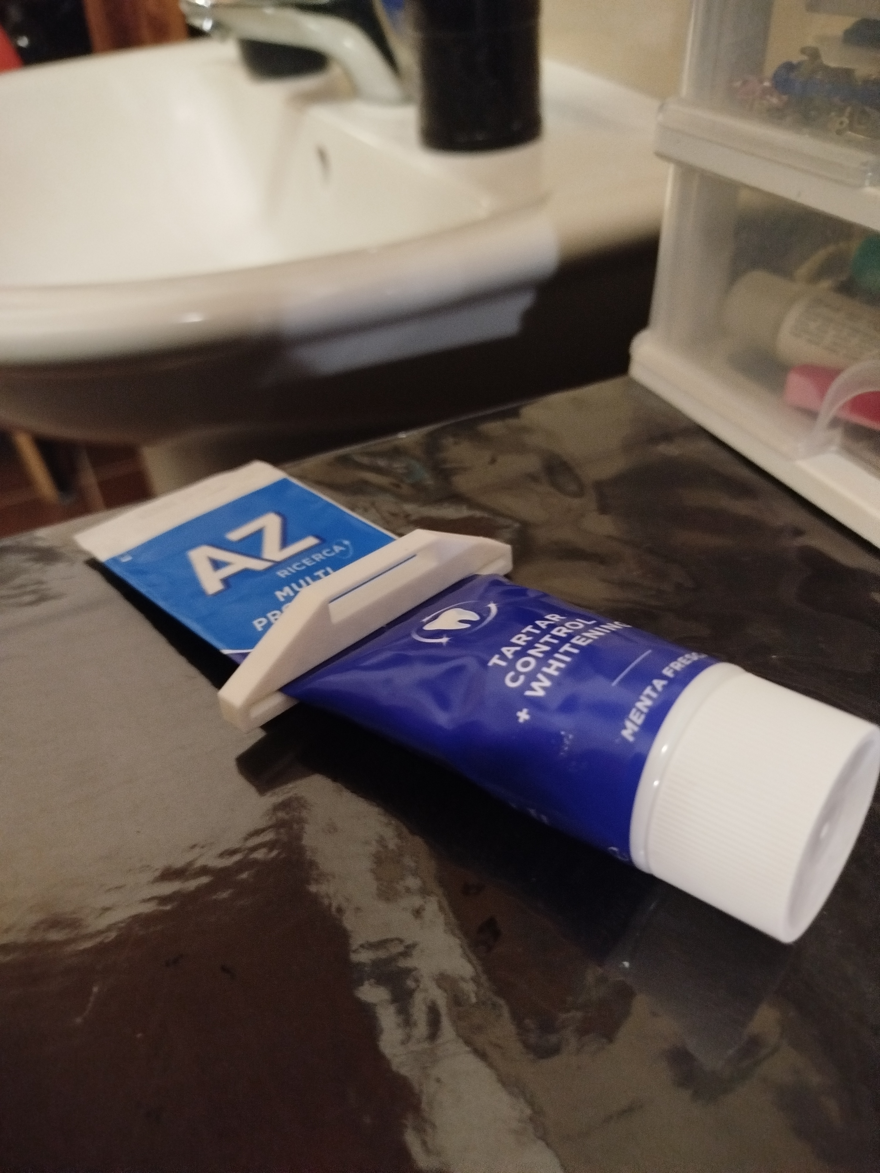 Toothpaste squeezer