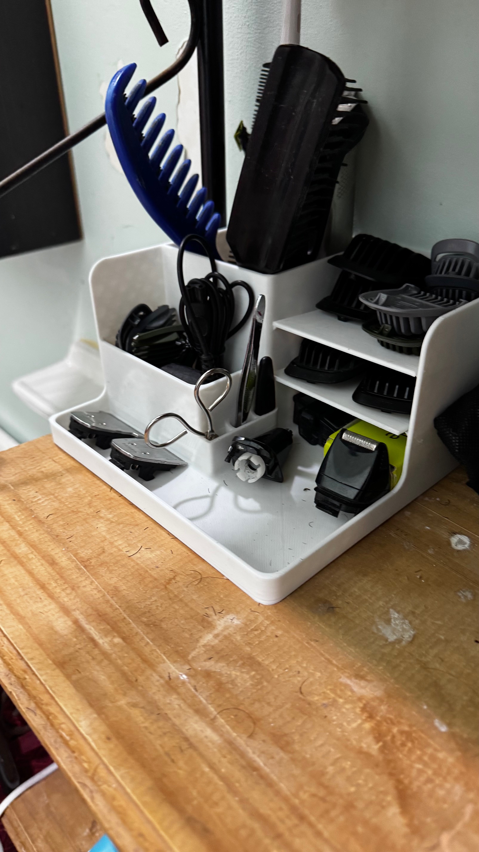 Organizer (bathroom, dormroom, etc)