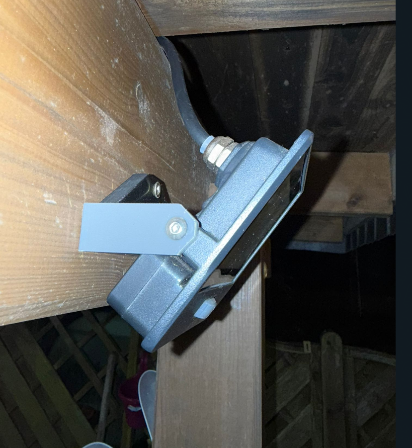 LED Strahler mit PIR Sensor Halterung