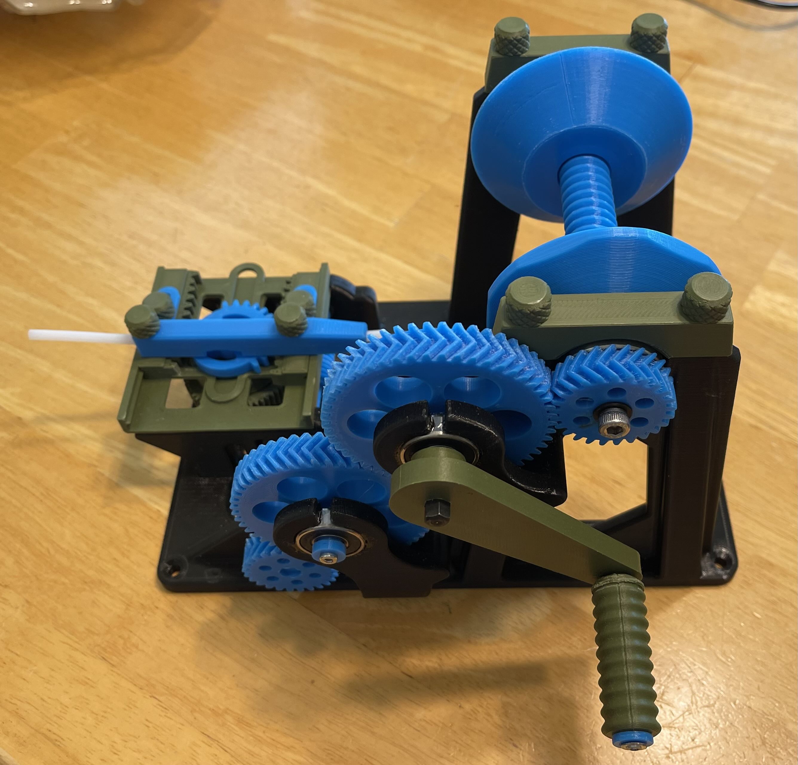 Two piece axle with teeth — miniatura 3