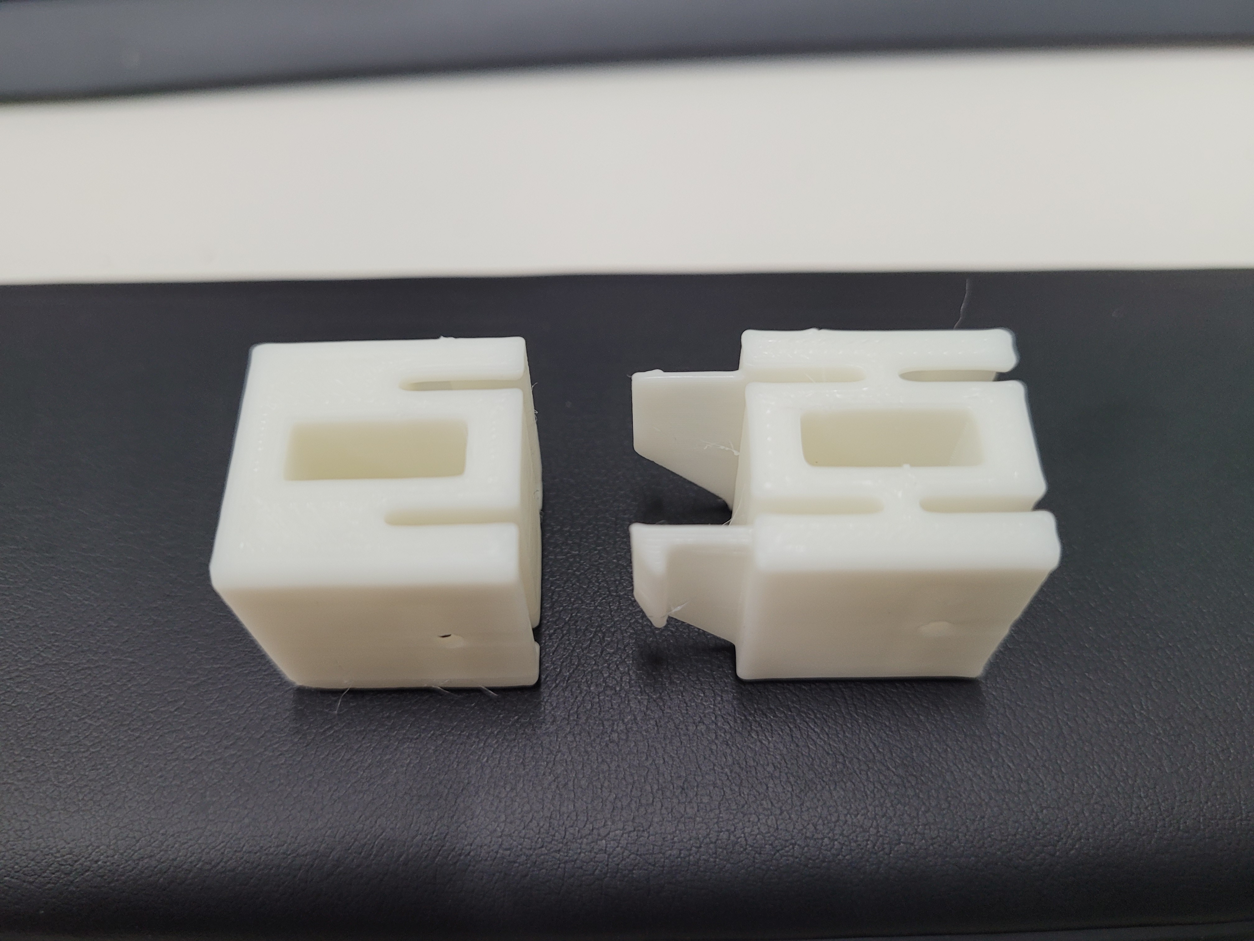 Expandable USB holder