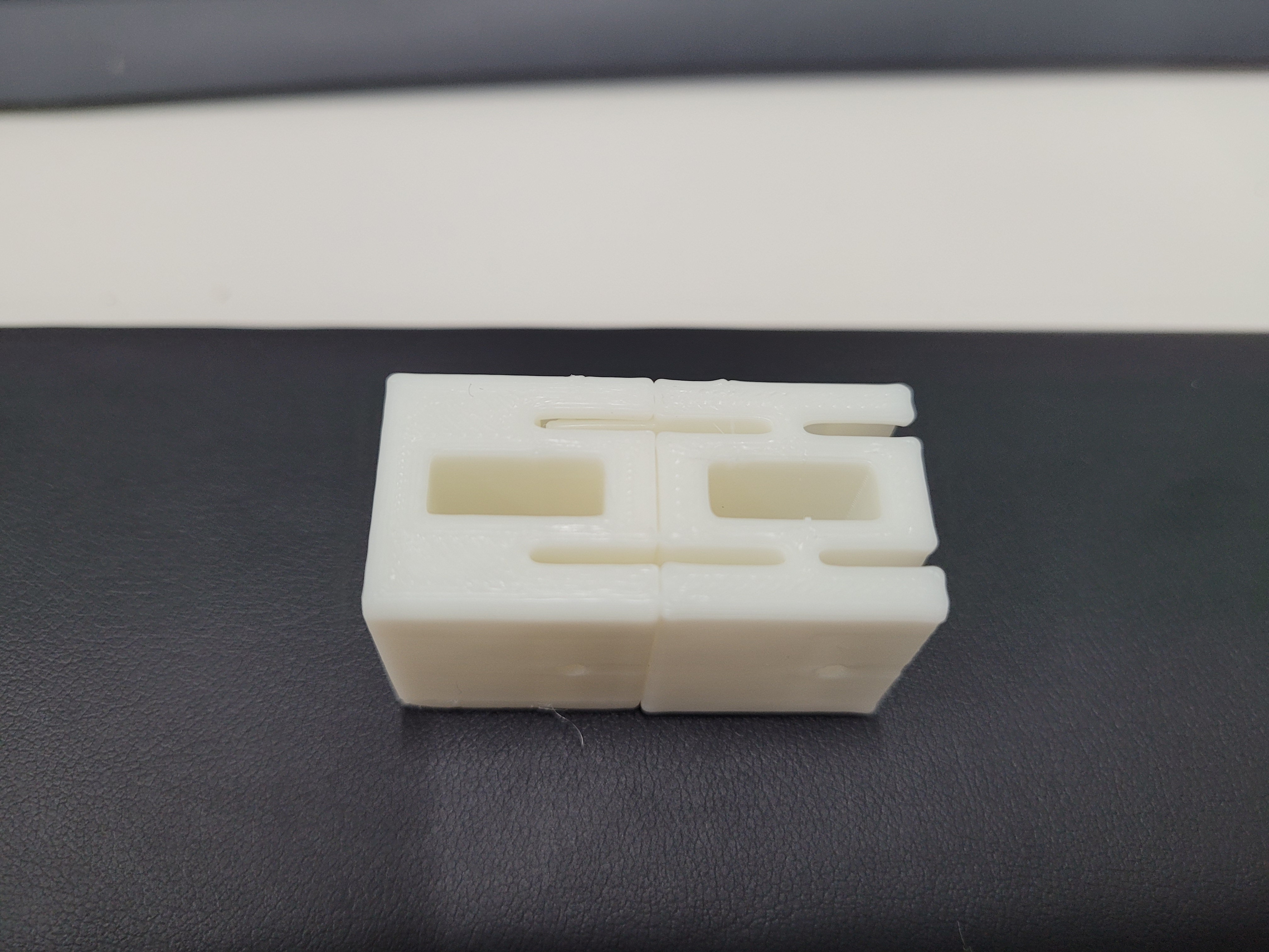 Expandable USB holder — thumbnail 3