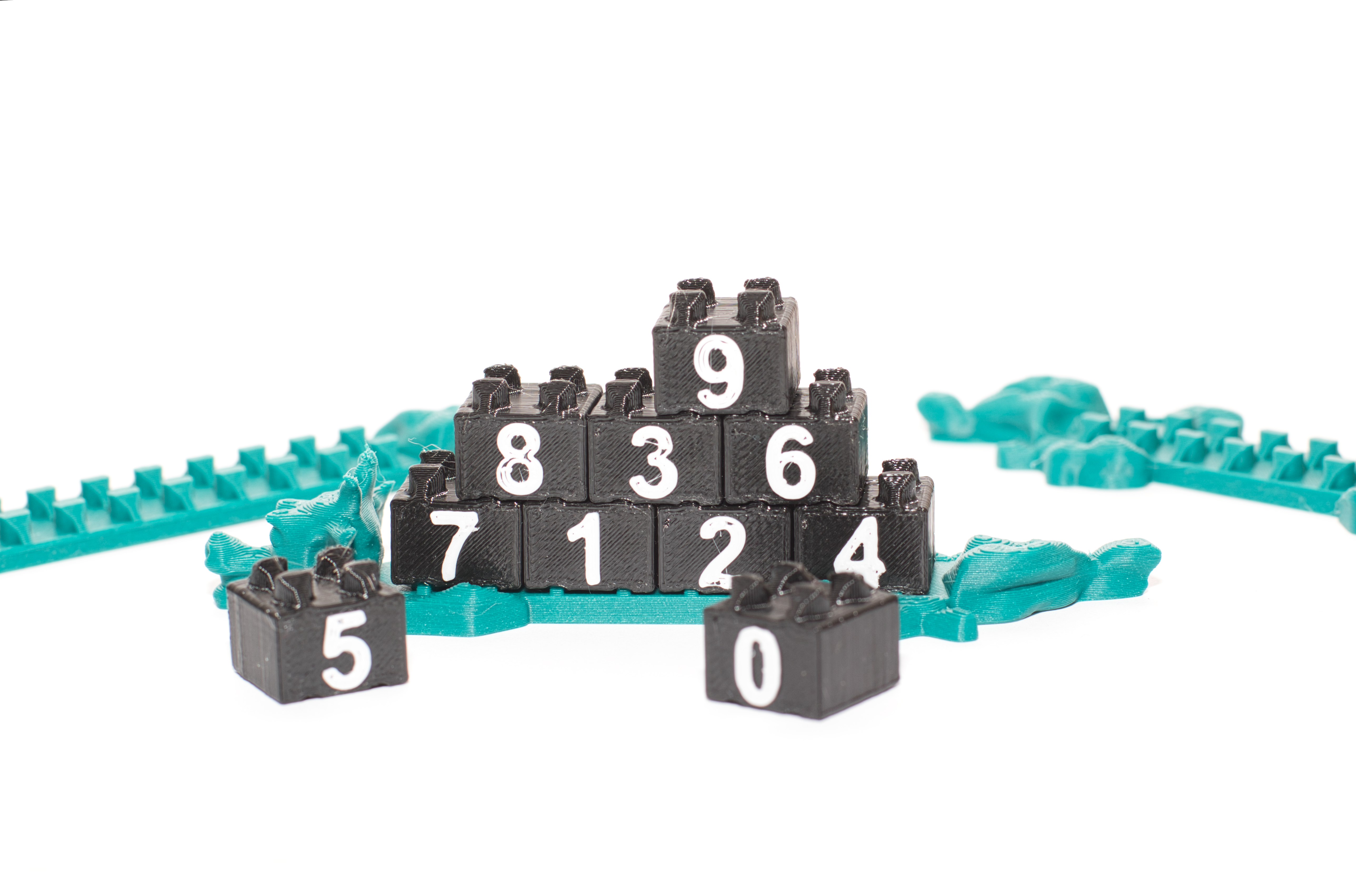 Miniatura 4 do modelo 3D Stackable number blocks for math education with dragon base