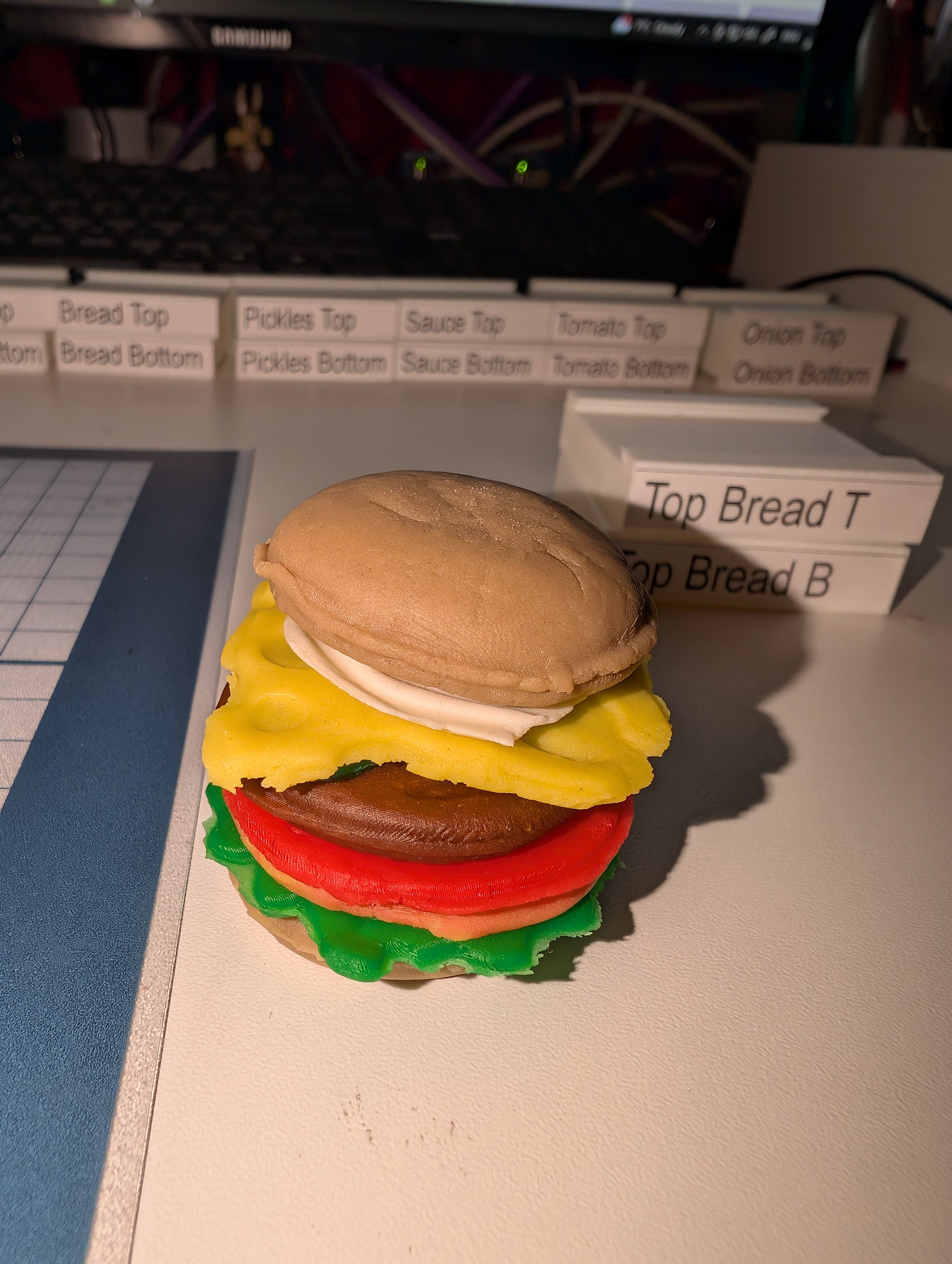 Play-doh burger maker — thumbnail 3
