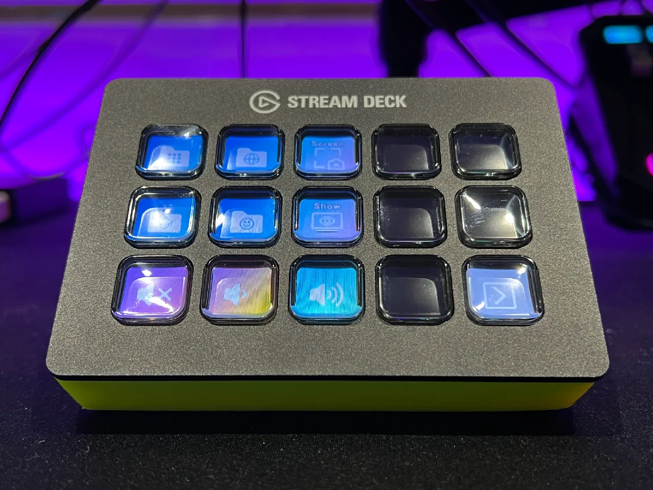 Elgato Stream Deck Stand MK1 by DreamWebb | Download free STL