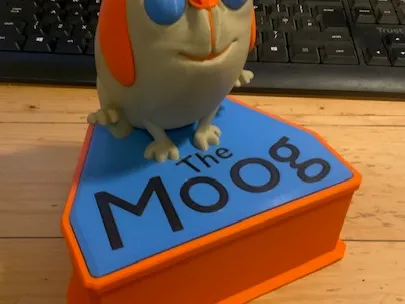 The Moog, nik nak box.