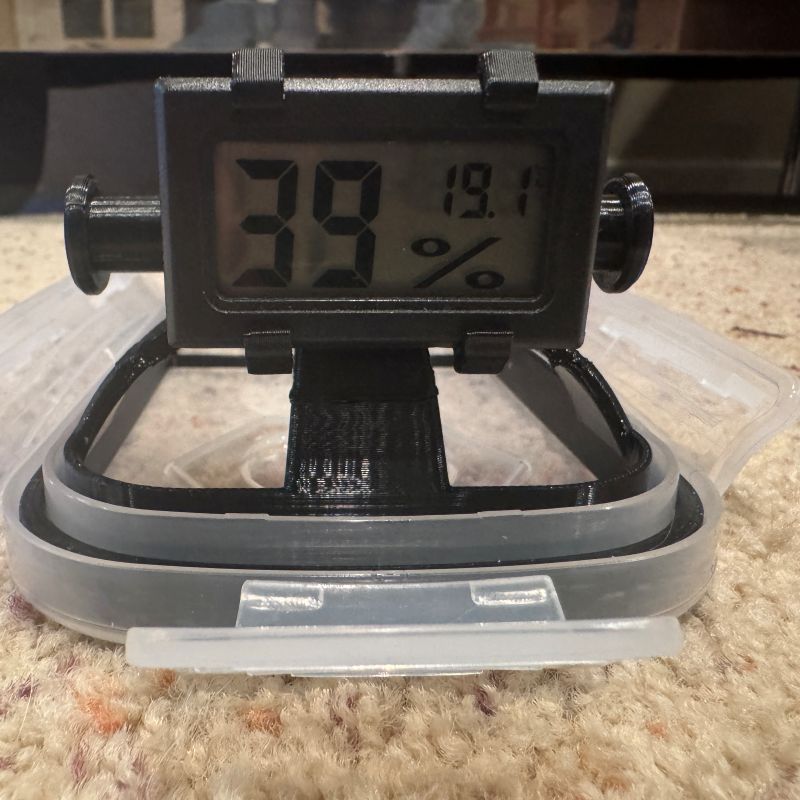 Beveled Rectangular Humidity Holder for Better Rolling Cereal Dry Box Filament Base — miniatura 2