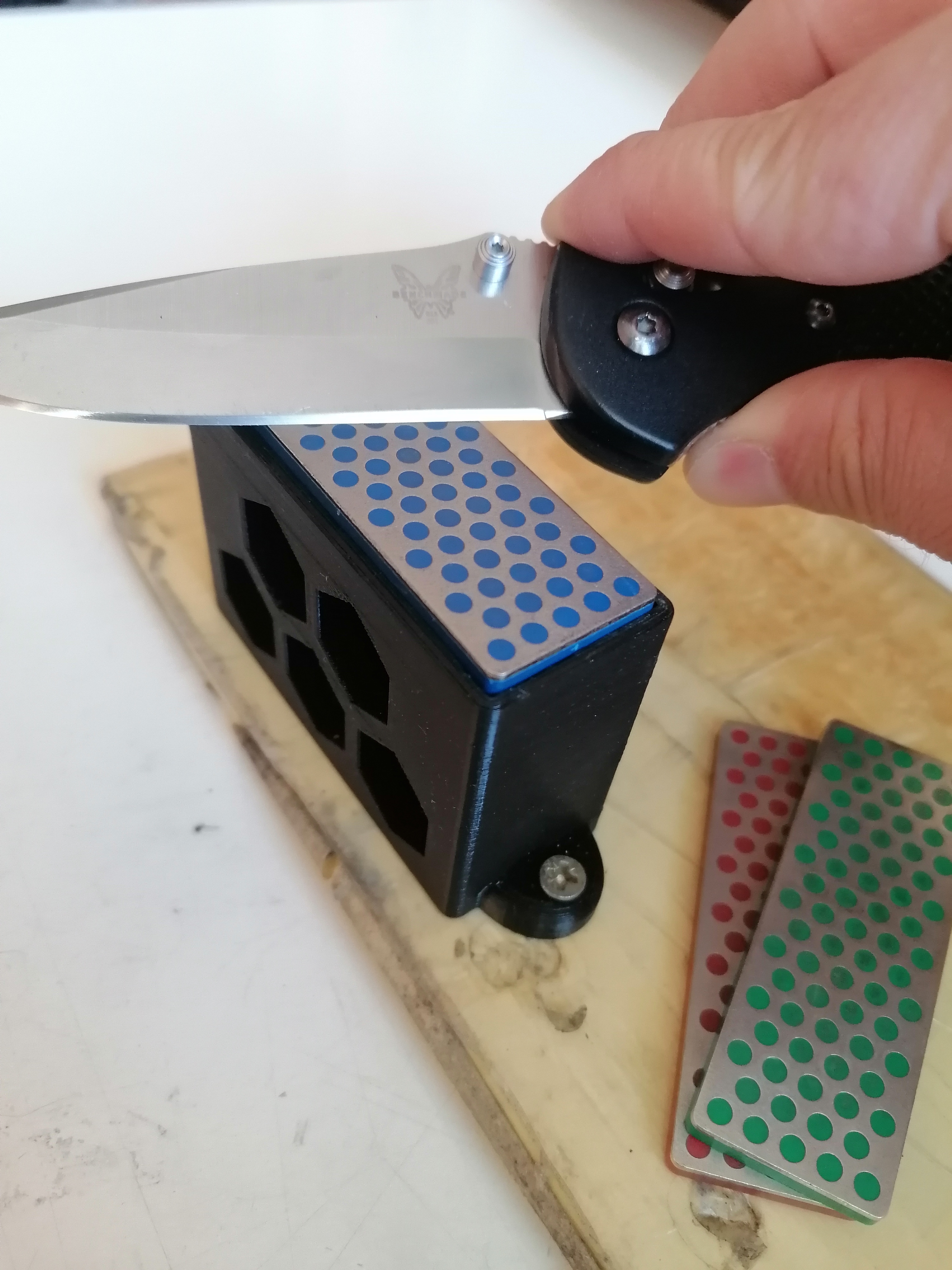 Sharpening stone holder for DMT 70mm diamond stones