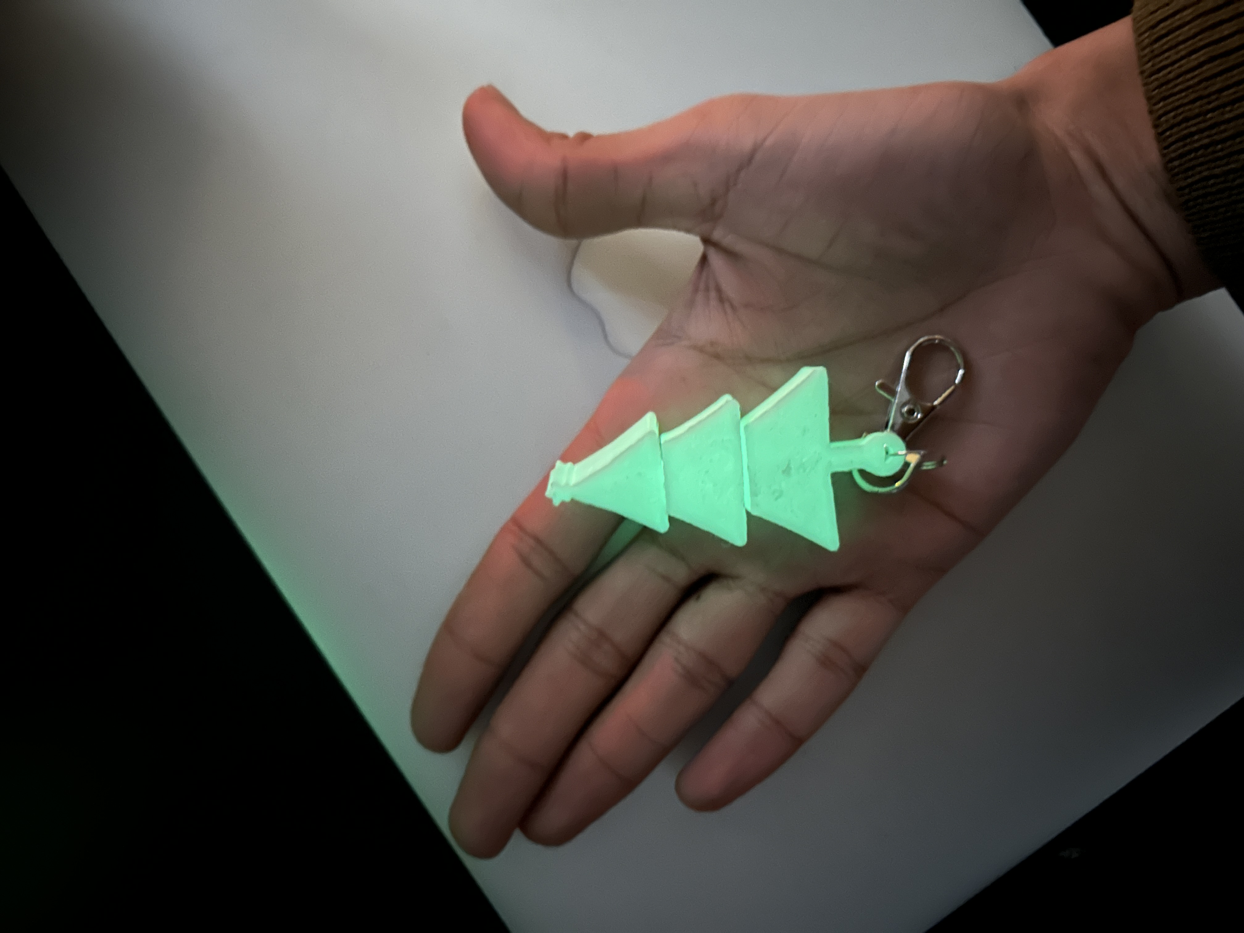 Glowing Christmas Tree Flexi Fidget Keychain – Fun Holiday Print