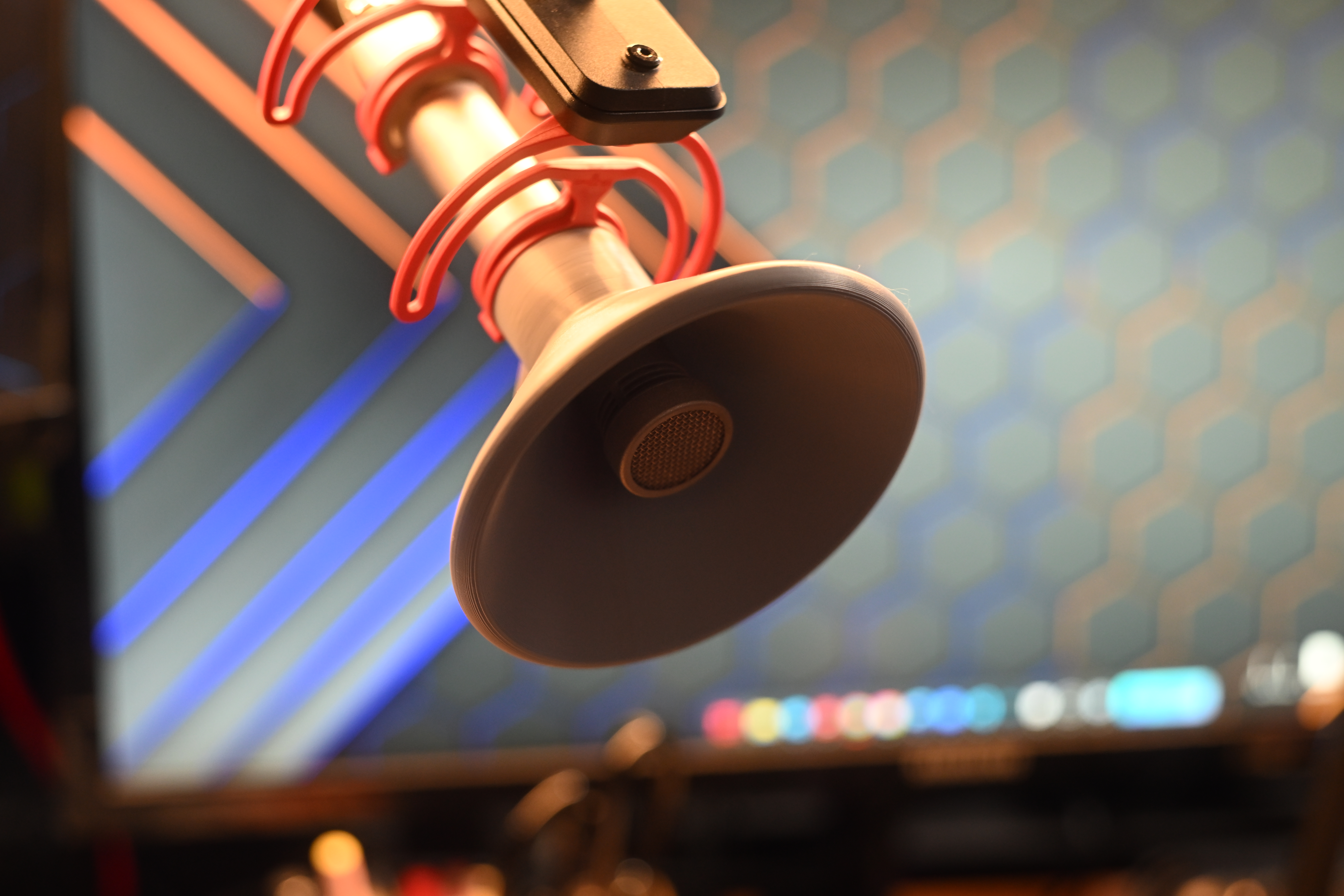 Audio shield for an Oktava MK-012 microphone