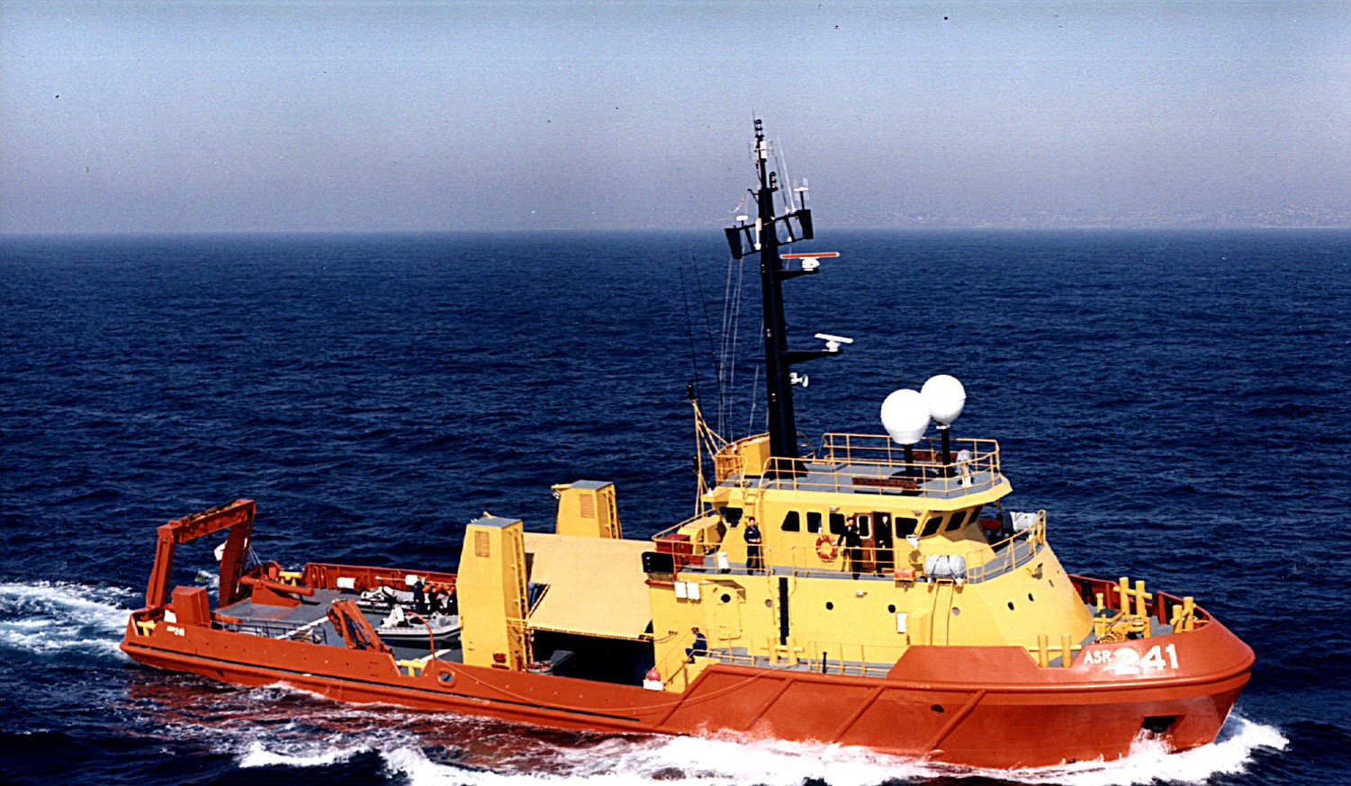 HMAS Protector ASR241 / Seahorse Horizon model boat