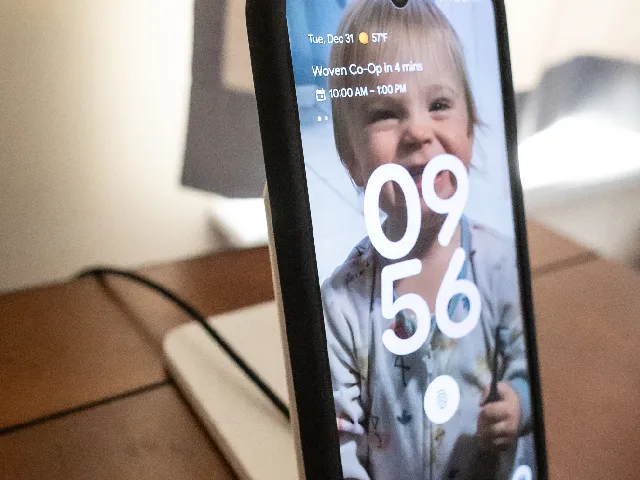 Magnetic Charger Phone Stand