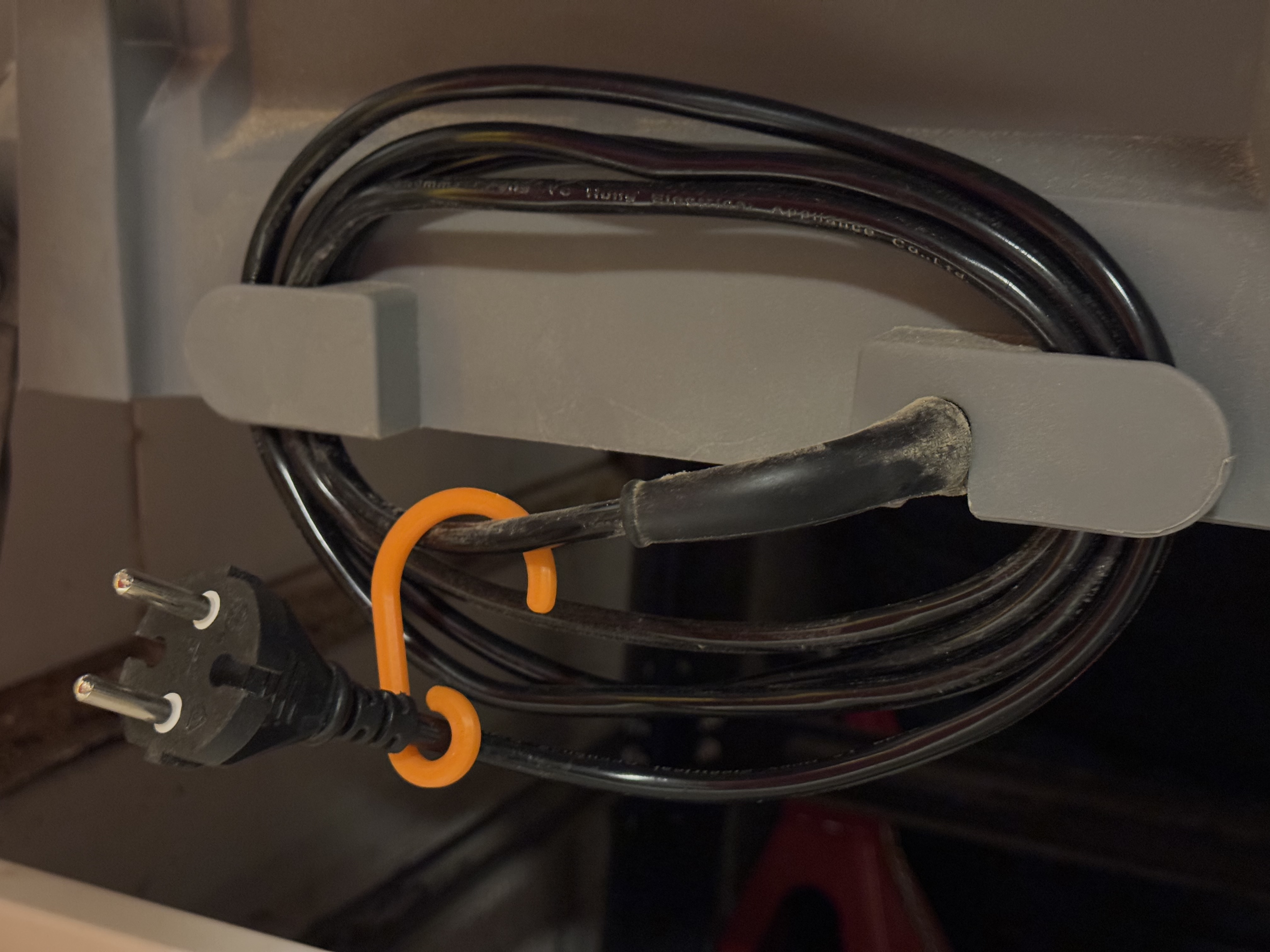 Simple cable hanger / hook