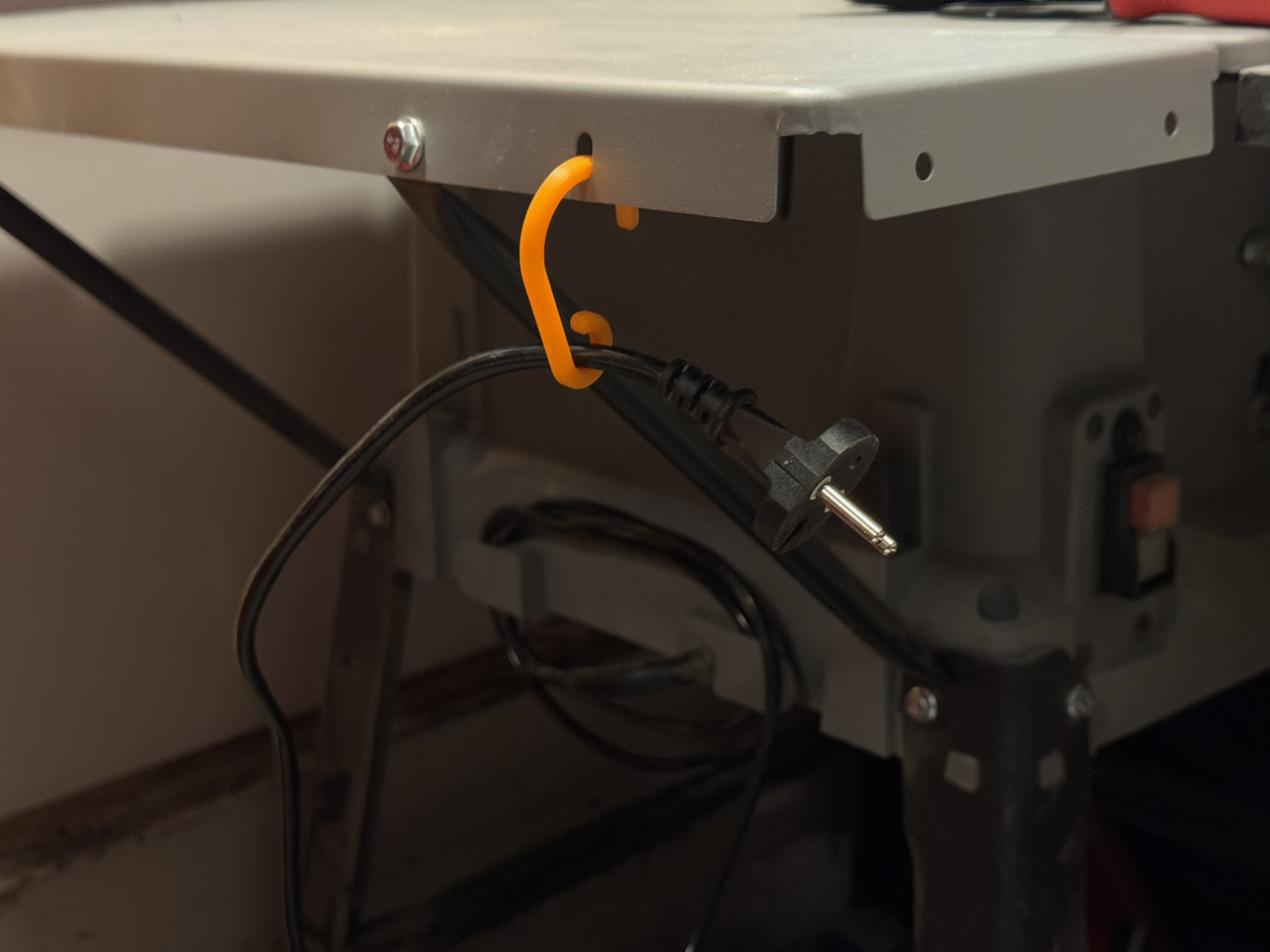 Miniatura 2 do modelo 3D Simple cable hanger / hook
