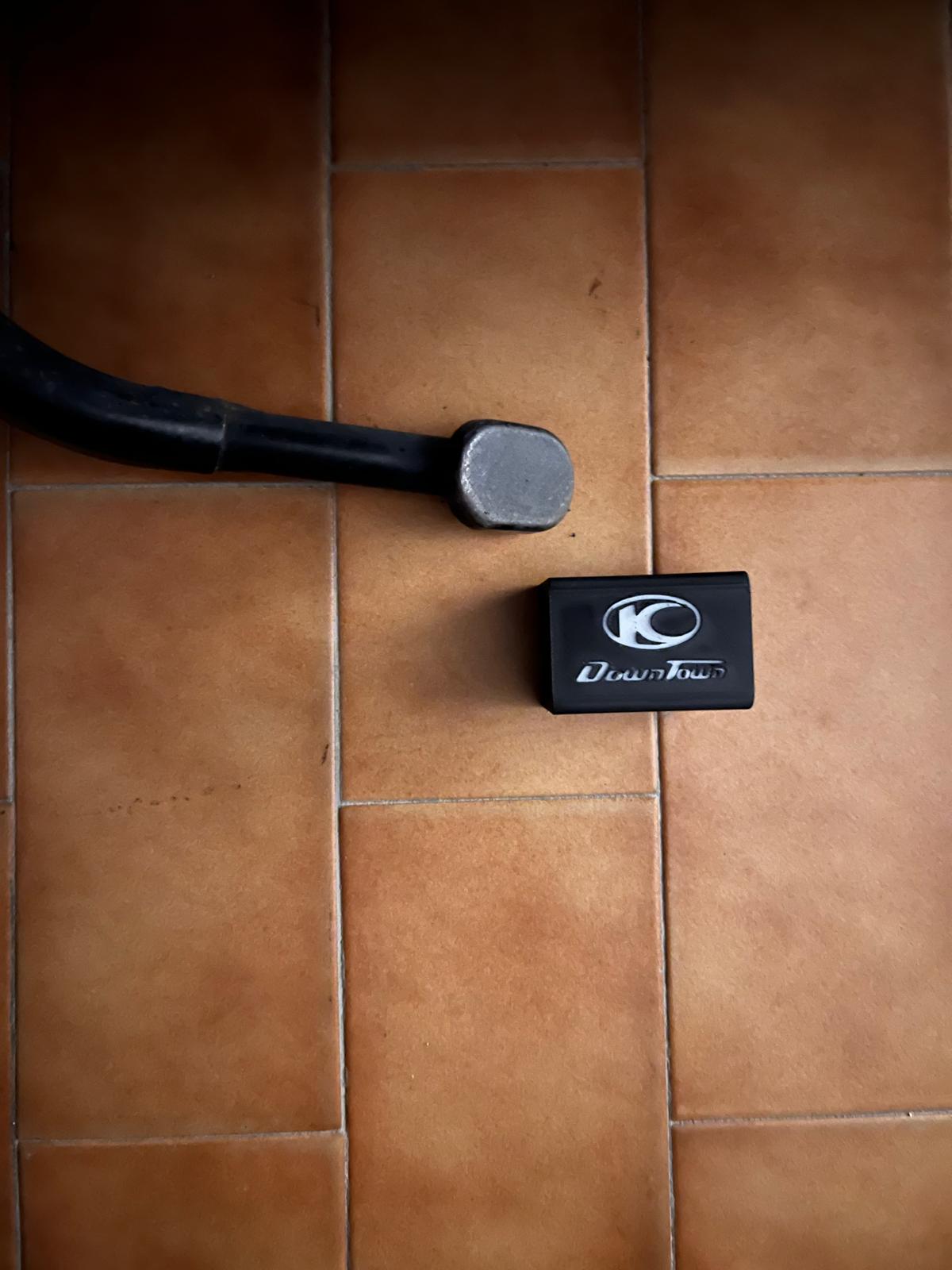 Block for cleaning robot for scooter stand Kymco Downtown 350i