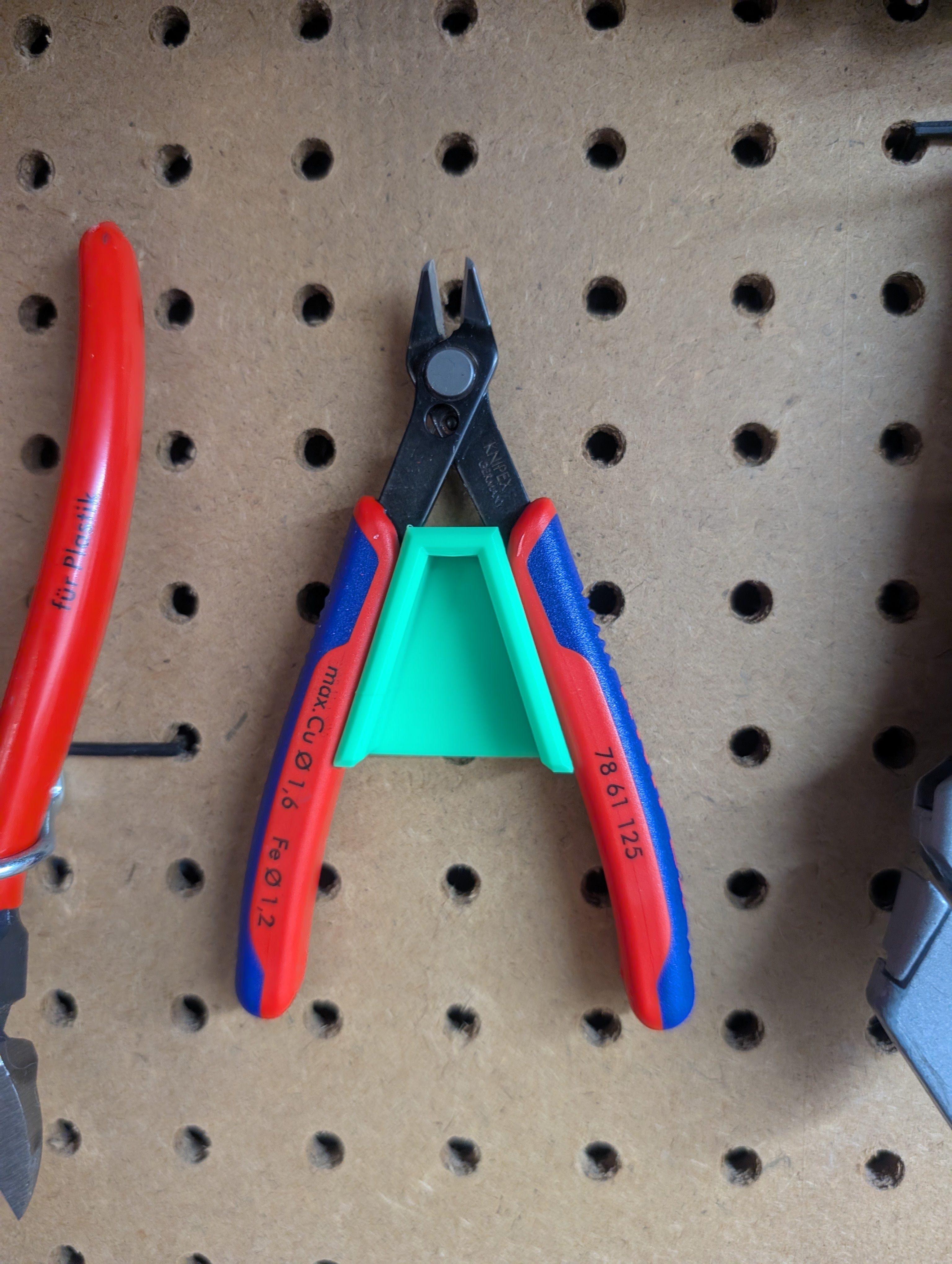 Pegboard Knipex snipper holder