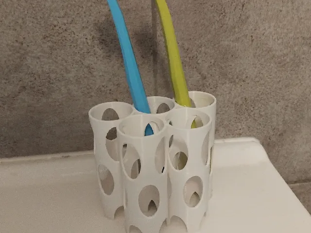Simple toothbrush holder
