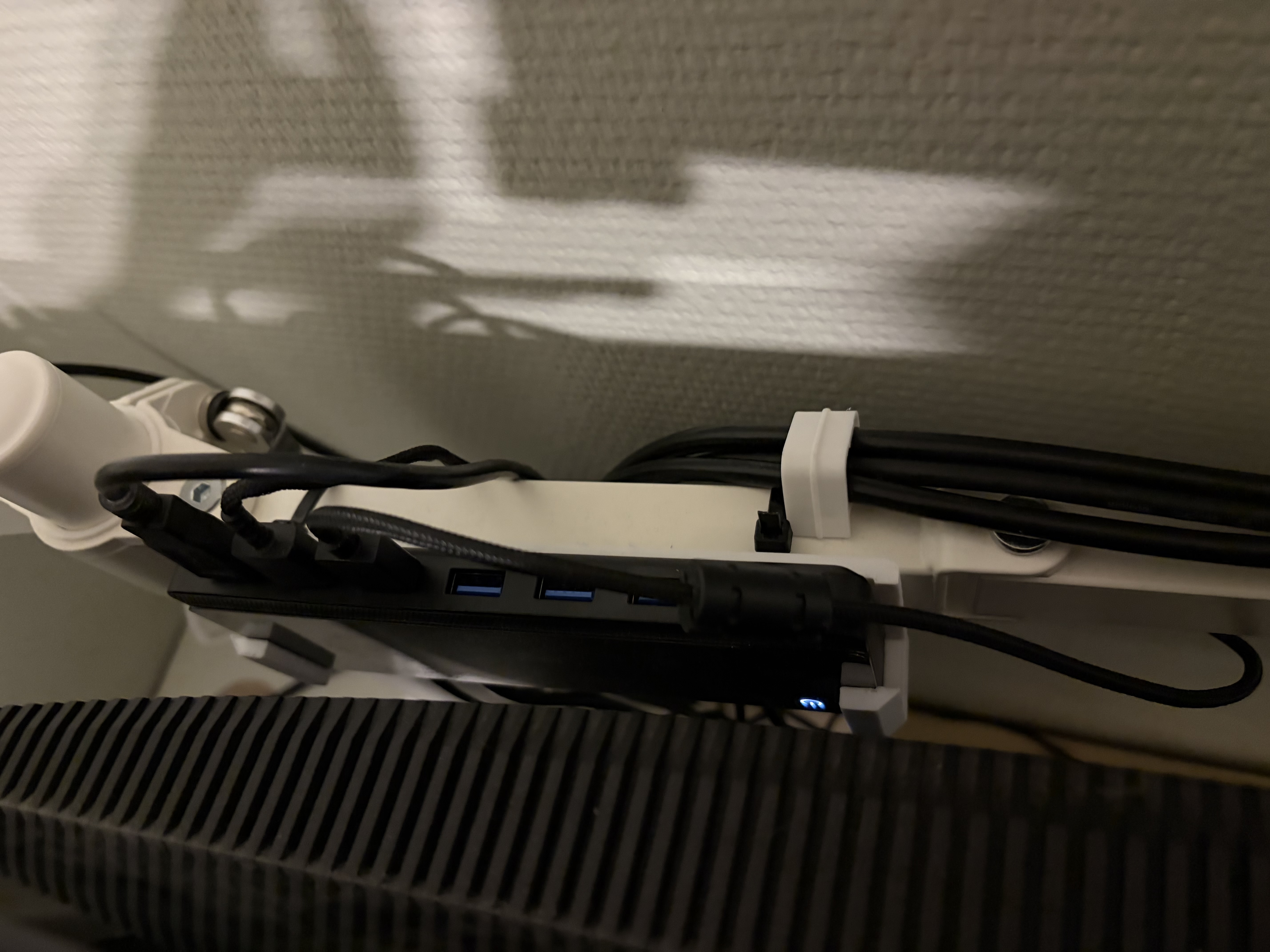TP-Link UH700 USB 3.0 Hub Holder