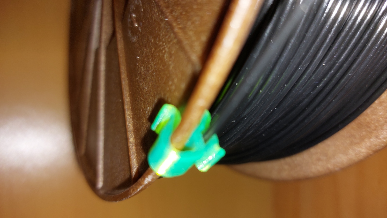 Miniatura 3 do modelo 3D Tiny Filament Spool Clip