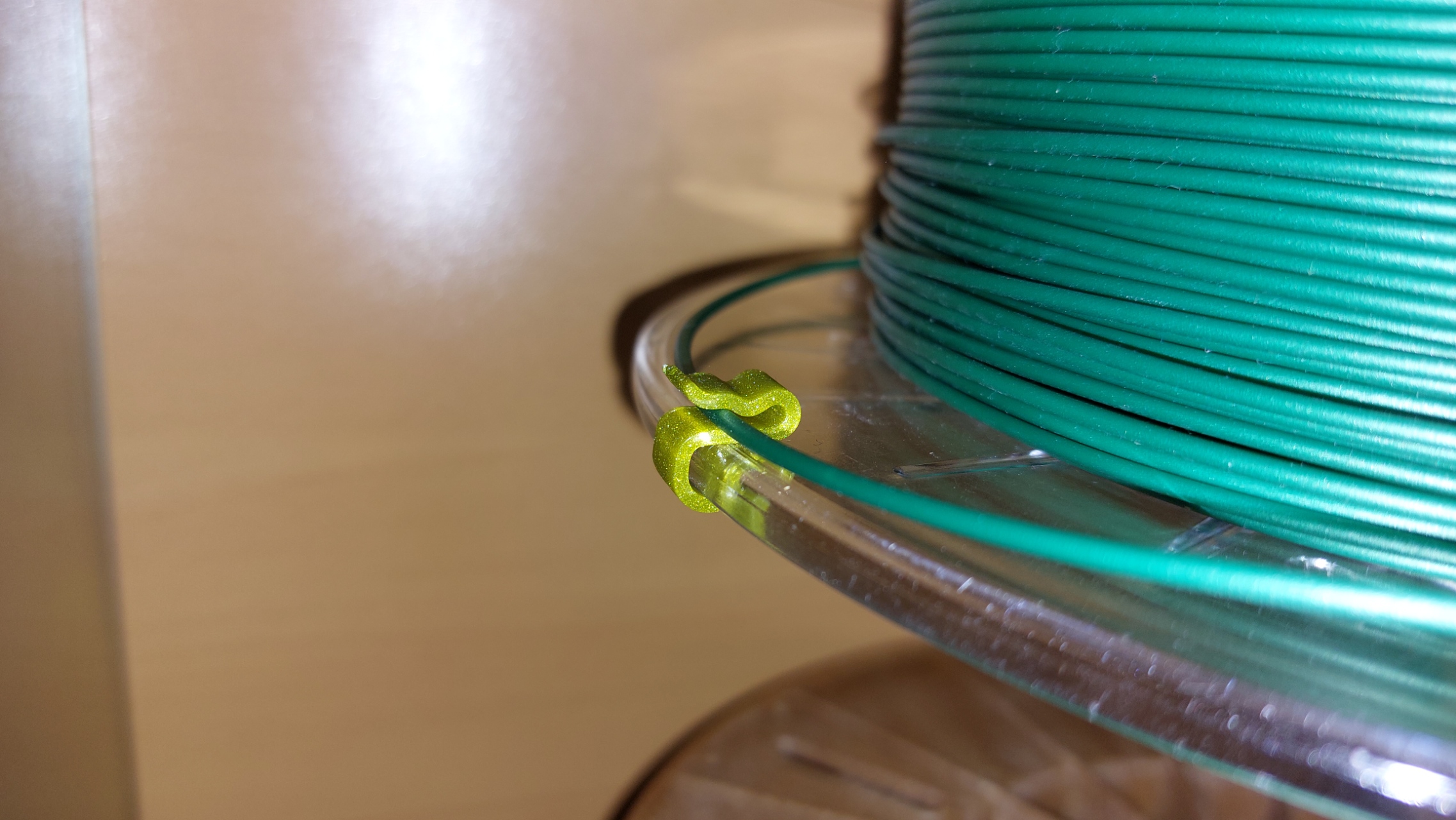 Miniatura 4 do modelo 3D Tiny Filament Spool Clip