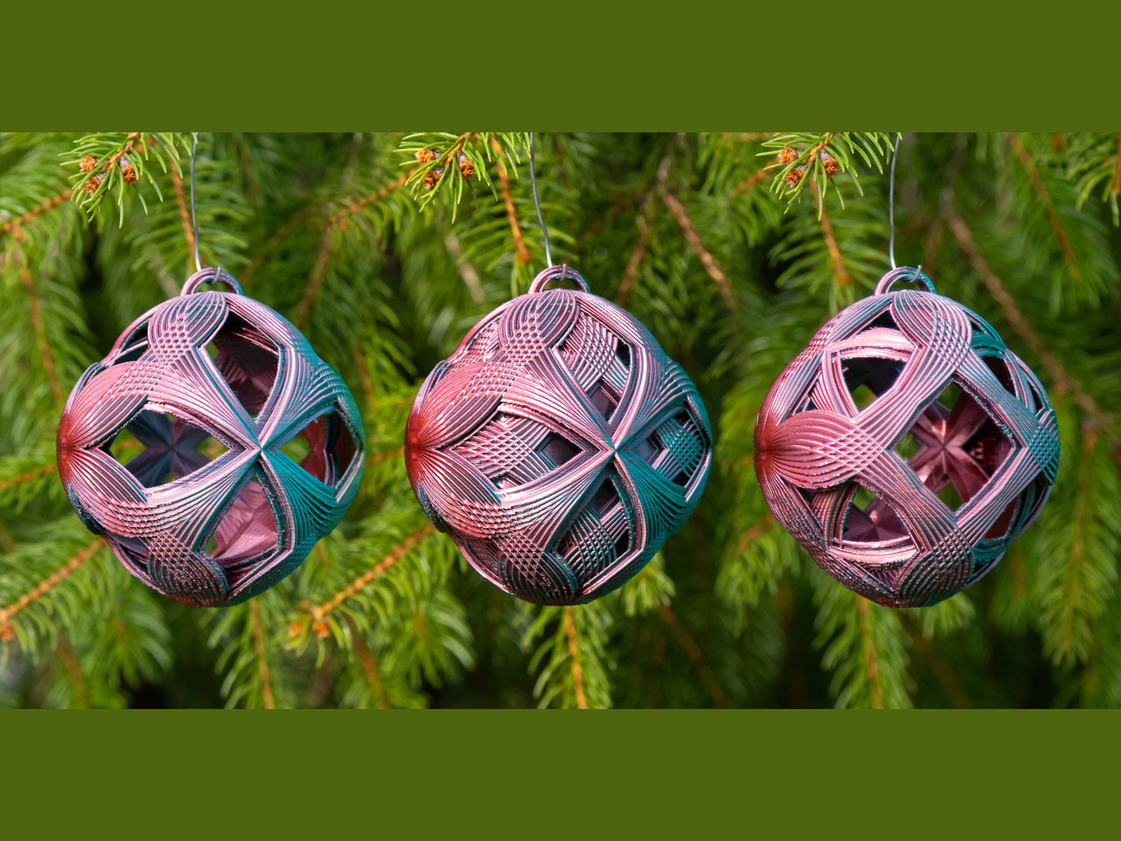 Clover Lattice Christmas Ornaments 2025
