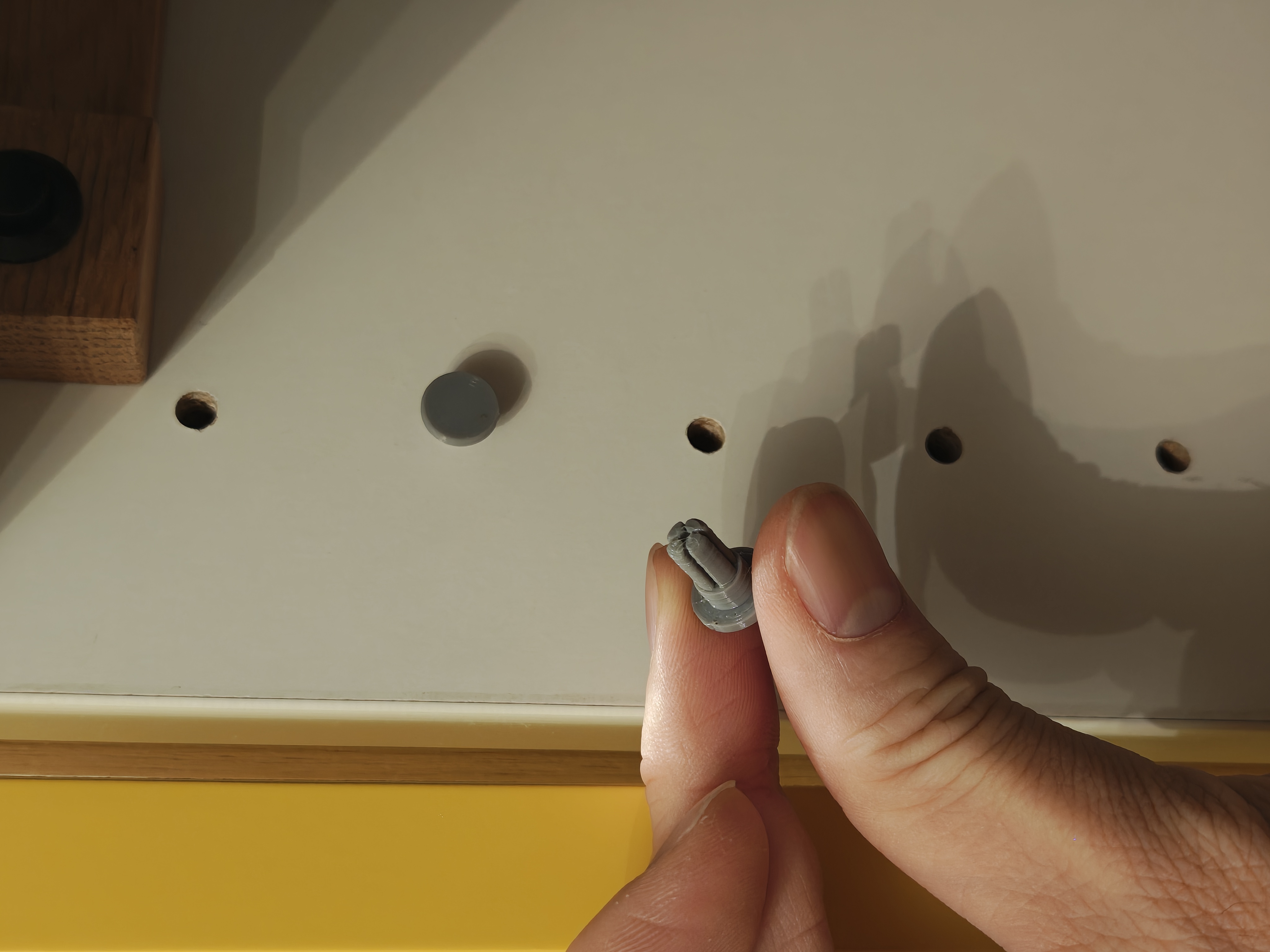 5mm shelf hole plug-hook thing