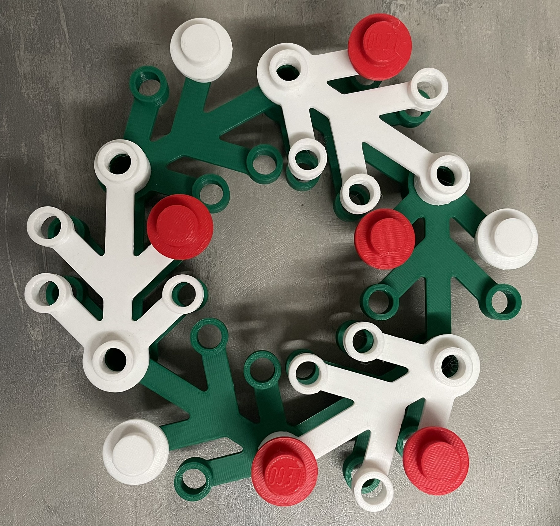 LEGO wreath proper proportions (multi-part, no supports)